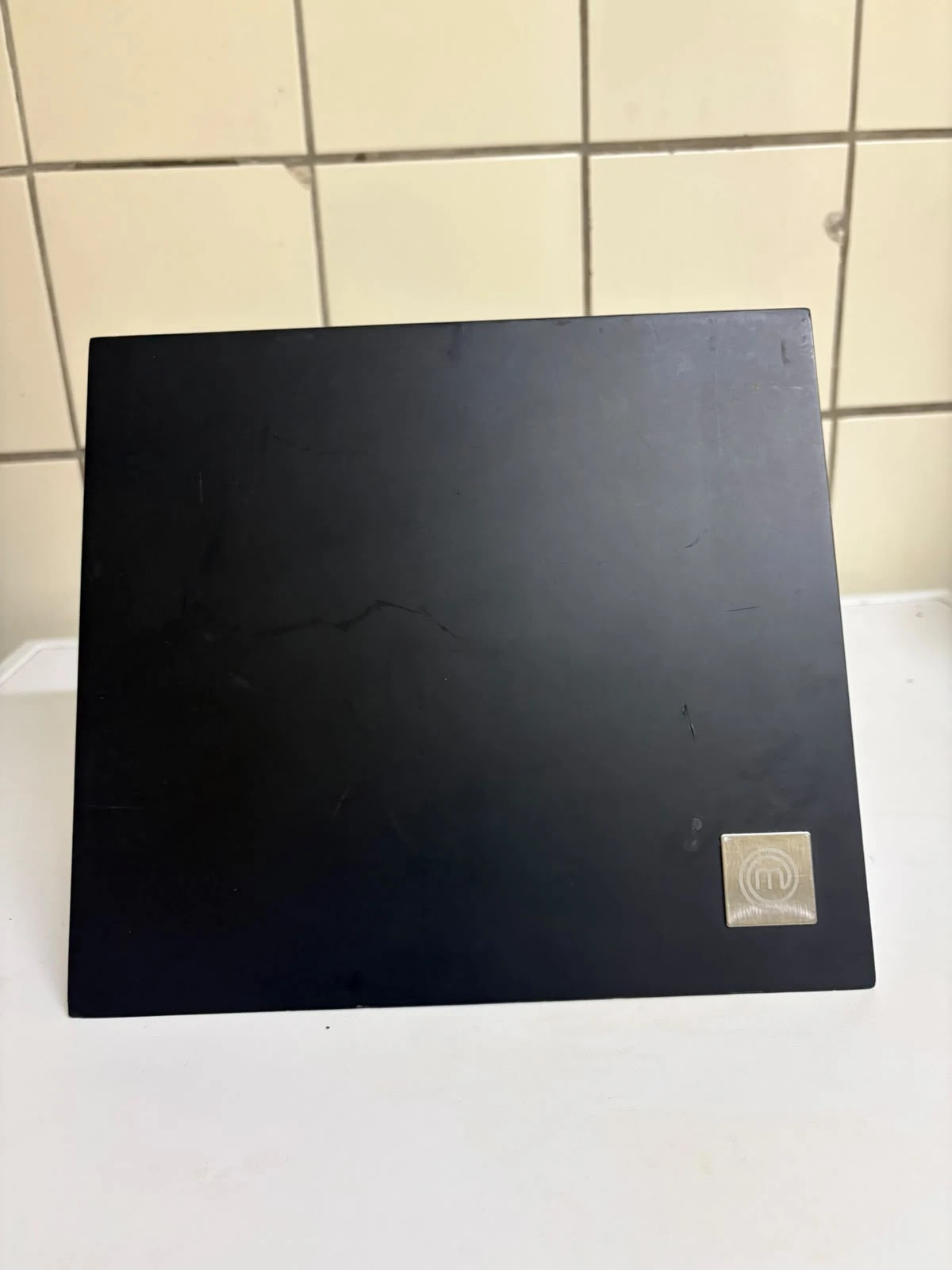 Support Magnetique MasterChef Bloc Aimante Bois Noir Logo Plan de Travail – MasterChef 2