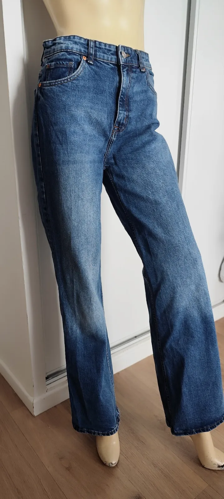 superbe pantalon jeans taille 40 coupe droite 99 % coton 1 % elasthane – independante – taille 40 3