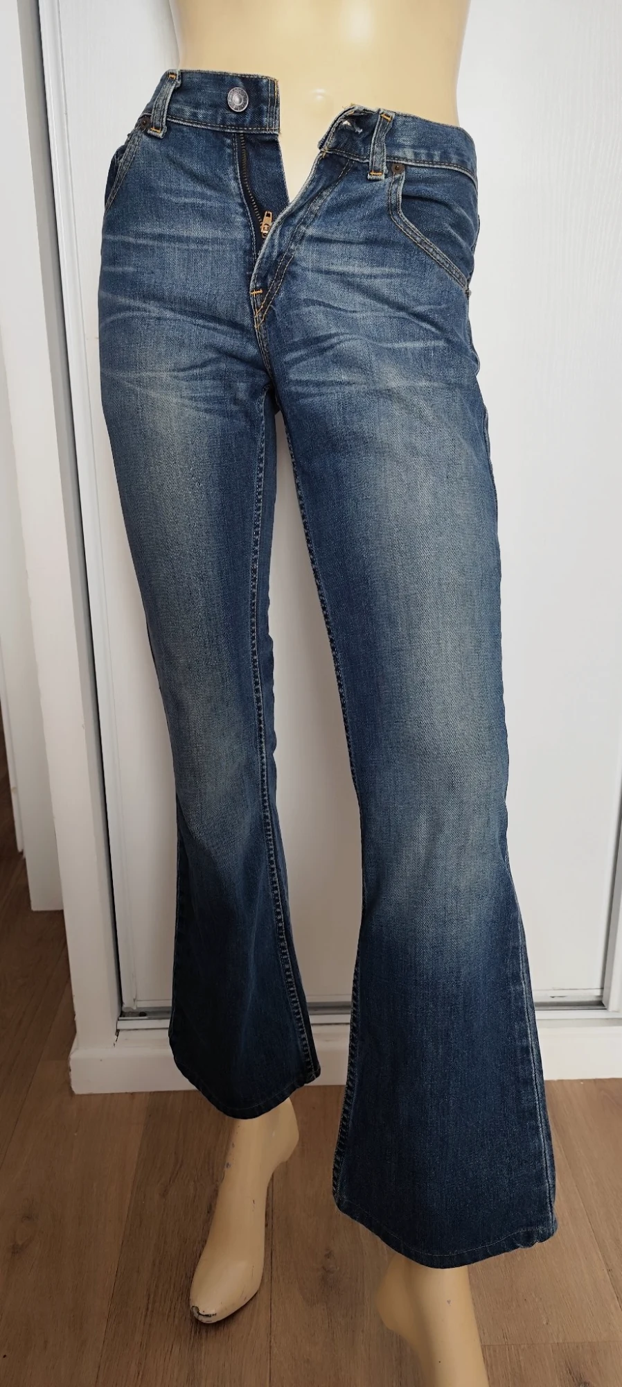 superbe pantalon en jeans levis taille 26 x 32 taille 36 100 % coton (1)