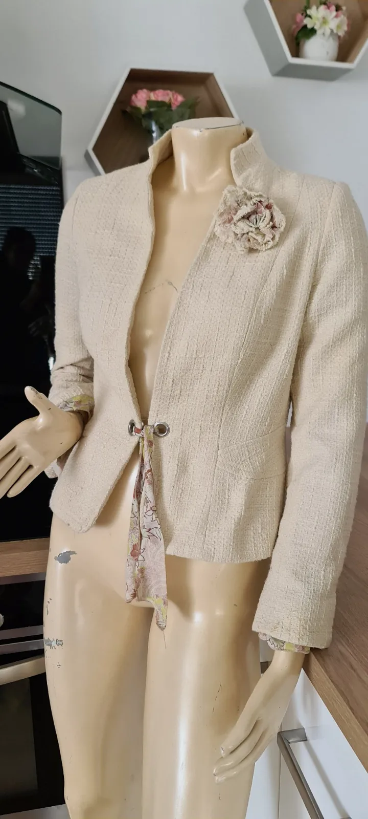 tres jolie veste blazer creme taille 36 tres chic 100 % coton  (1) – independante – taille S 2