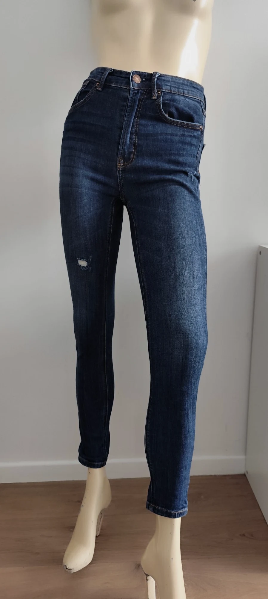 superbe pantalon jeans slim taille 36 bershka 