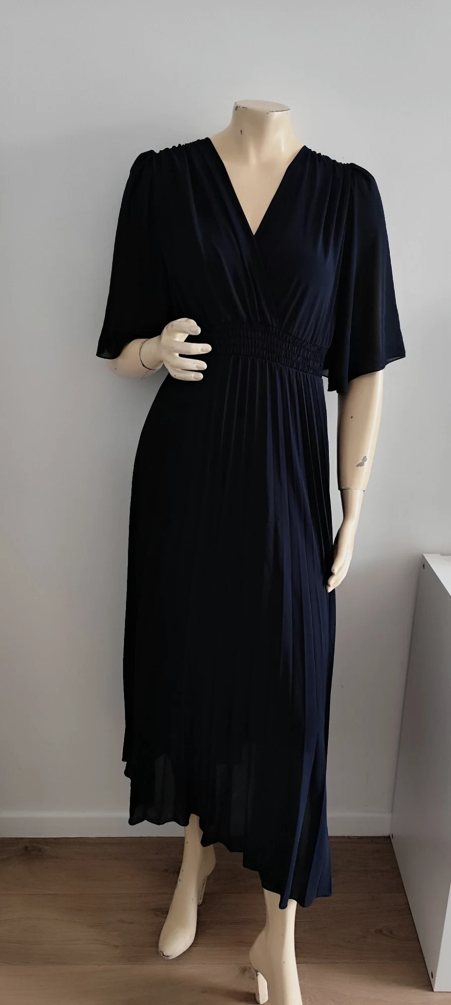 superbe robe bleu marine taille 38 senes avec doublure comme neuf  95 % viscose 