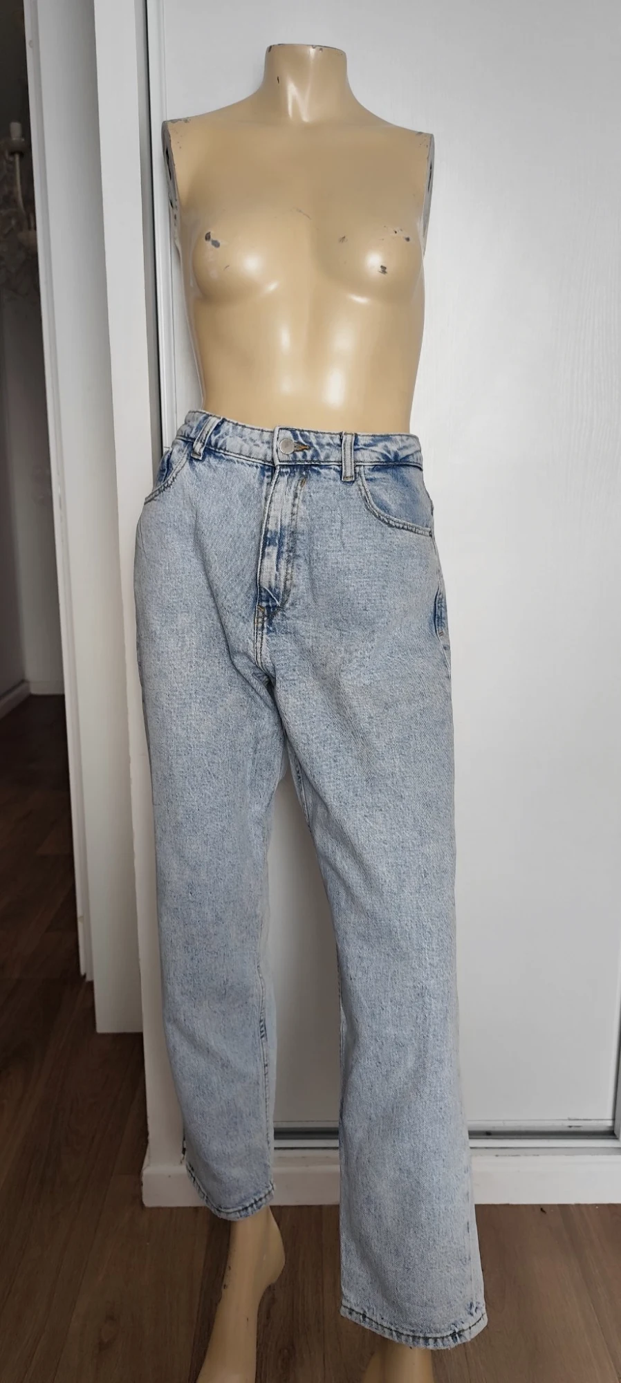 superbe pantalon jeans zara taille 40 coupe droite 99 % coton 1 % elasthane  (1)