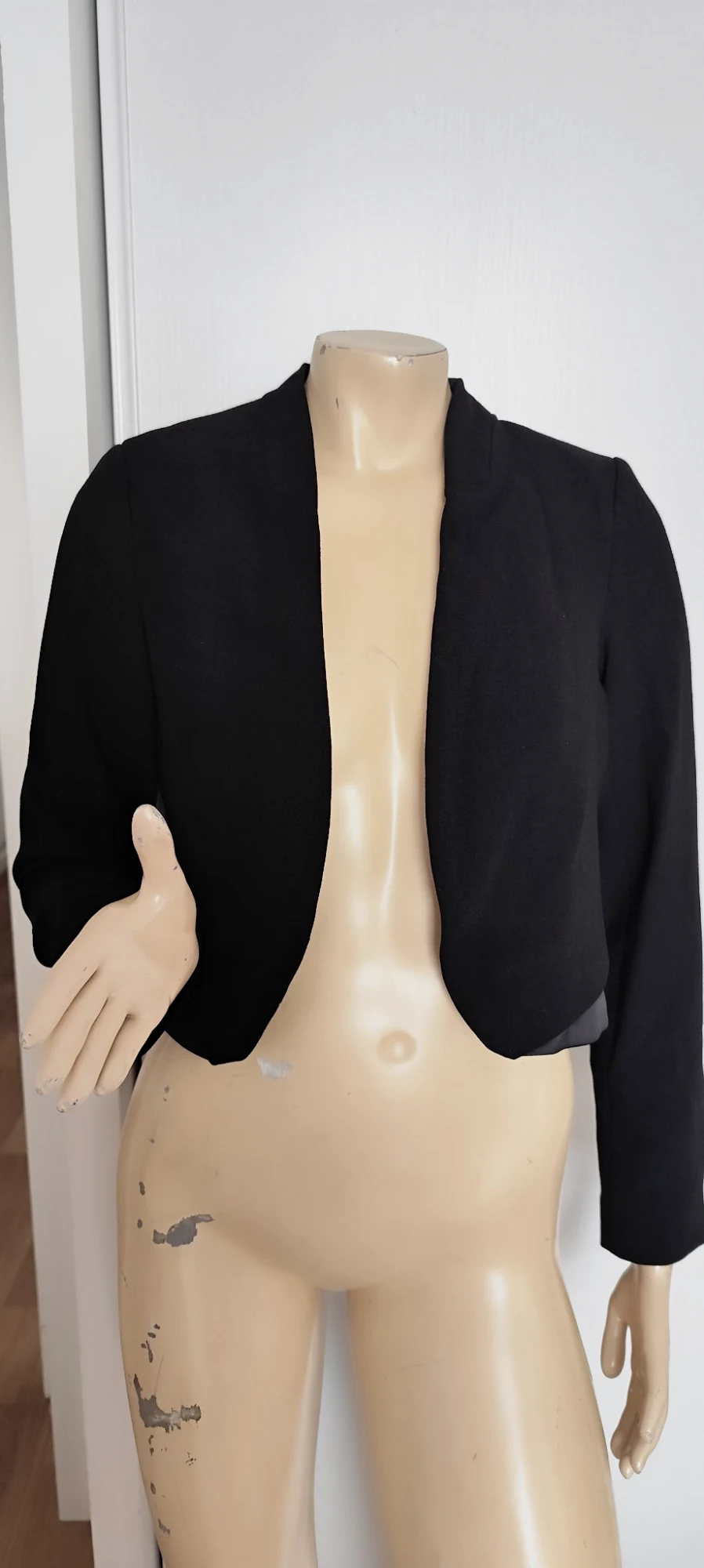 superbe veste morgan taille 36 ceintrer tres classe  97 % polyestere 3 % elastha
