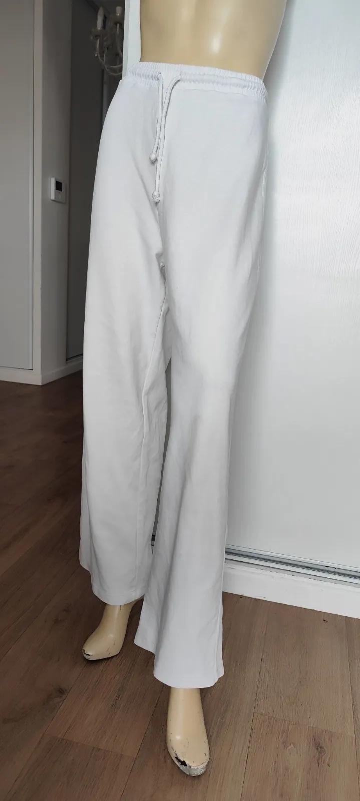 tres jolie pantalon zara blanc jambe large taille 40  85 % coton 10 % polyestere – Zara – taille 40 3