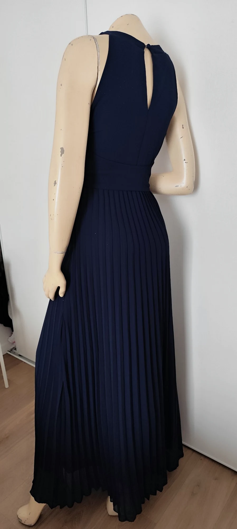 superbe robe longue noir fluide legere et agreable a porter tres fraiche taille 