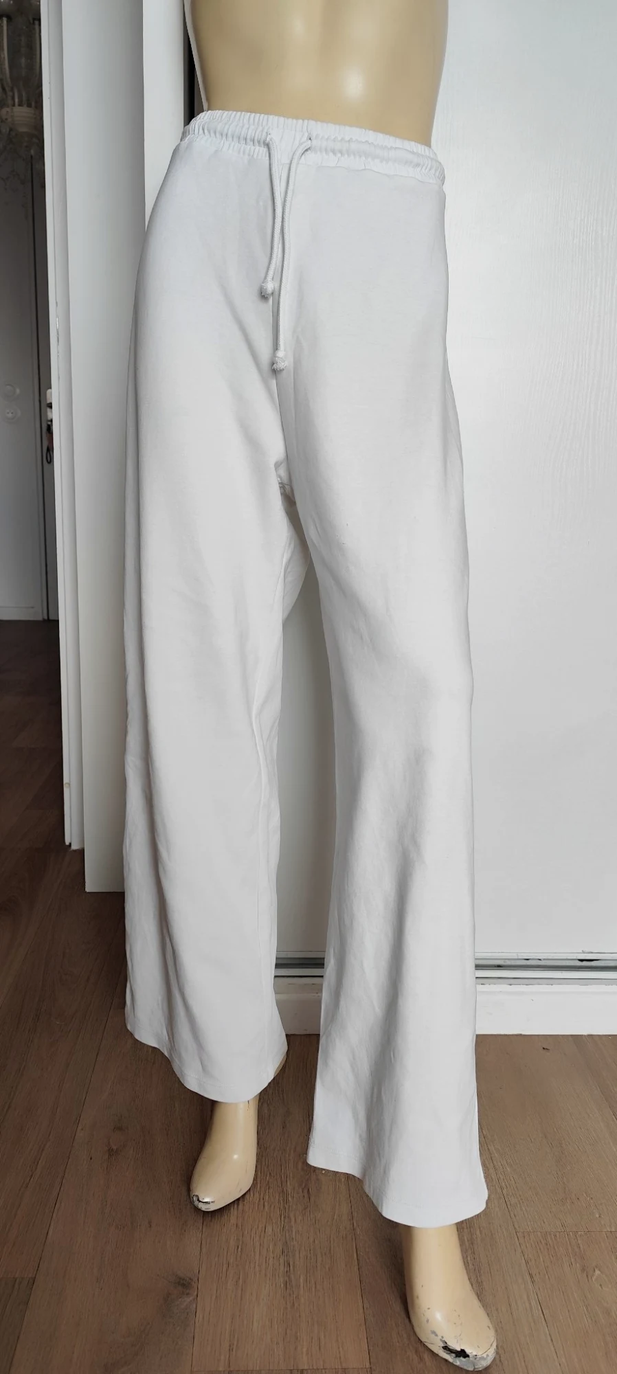 tres jolie pantalon zara blanc jambe large taille 40  85 % coton 10 % polyestere