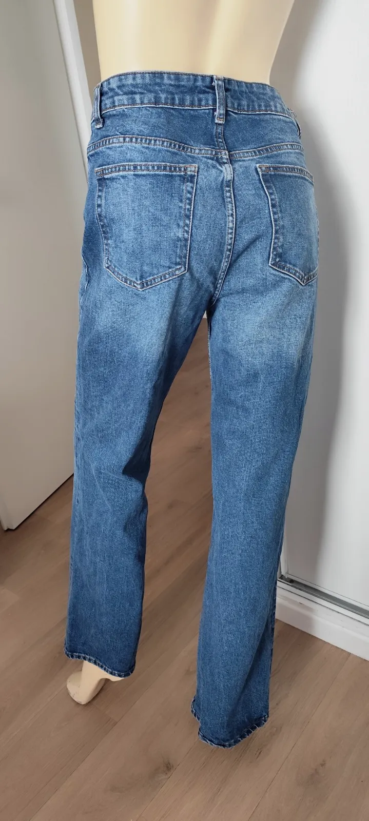 superbe pantalon jeans taille 40 coupe droite 99 % coton 1 % elasthane – independante – taille 40 2