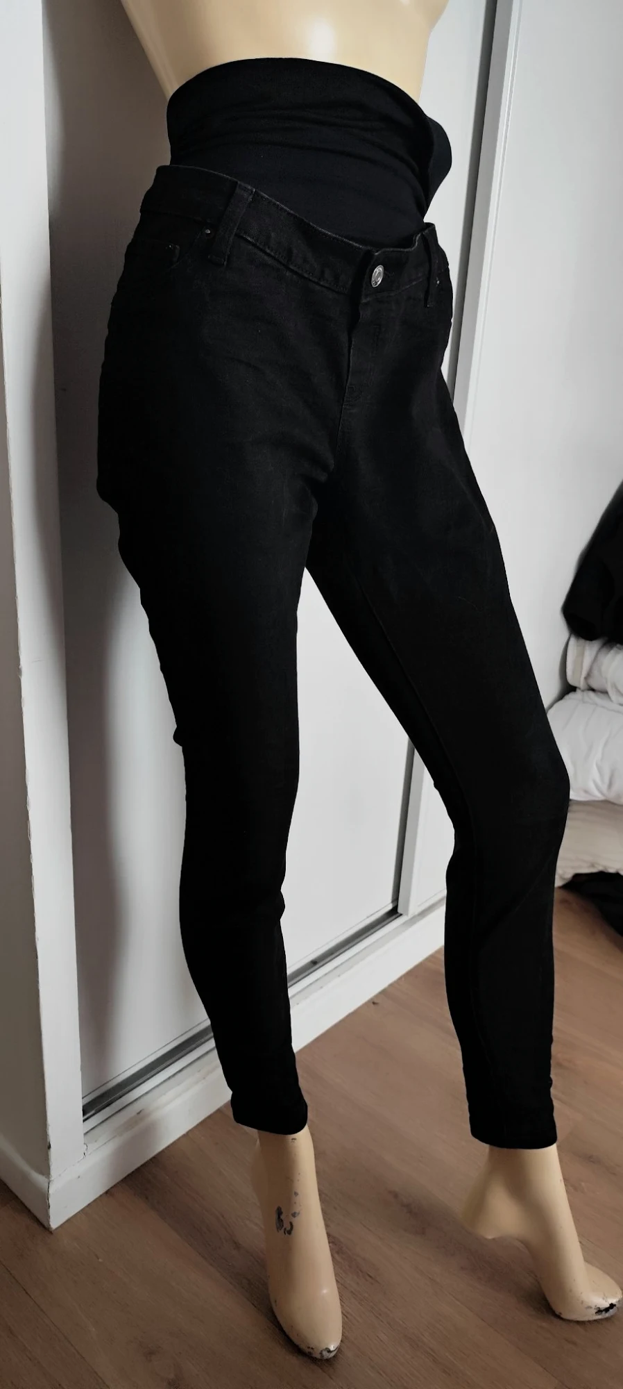 superbe pantalon en jeans noir asos taille 38 77 % coton 20 % polyestere 2 % ela