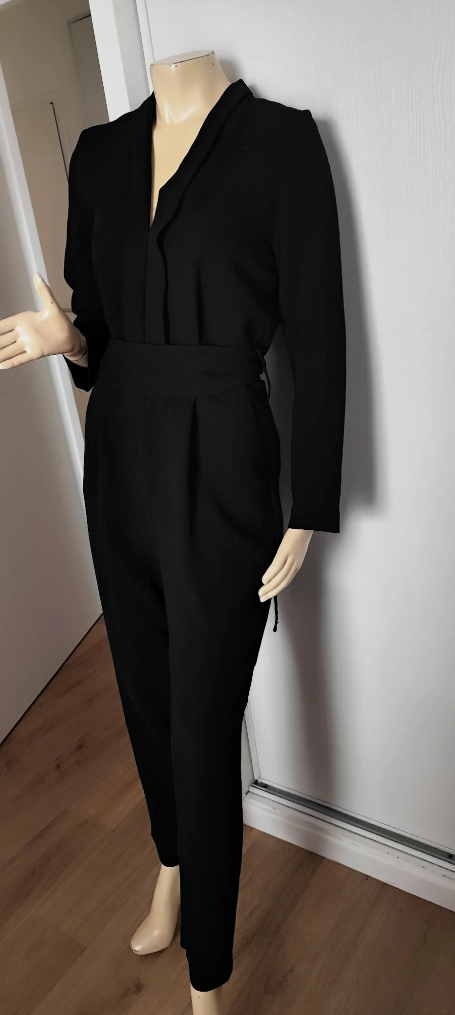 superbe combinaison tres chic noir avec ceinture mango taille 38 100 % polyester