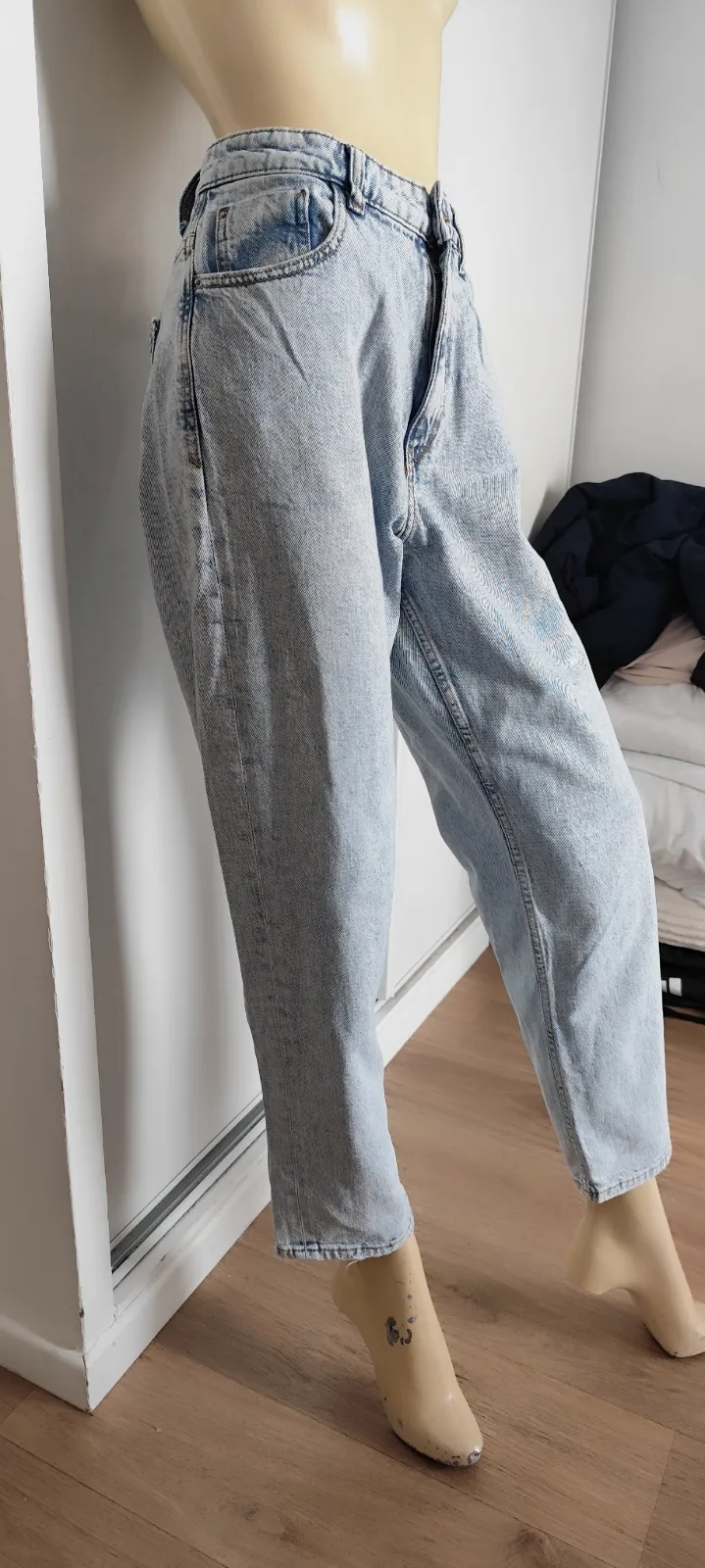 superbe pantalon jeans zara taille 40 coupe droite 99 % coton 1 % elasthane  (1) – Zara – taille 40 4