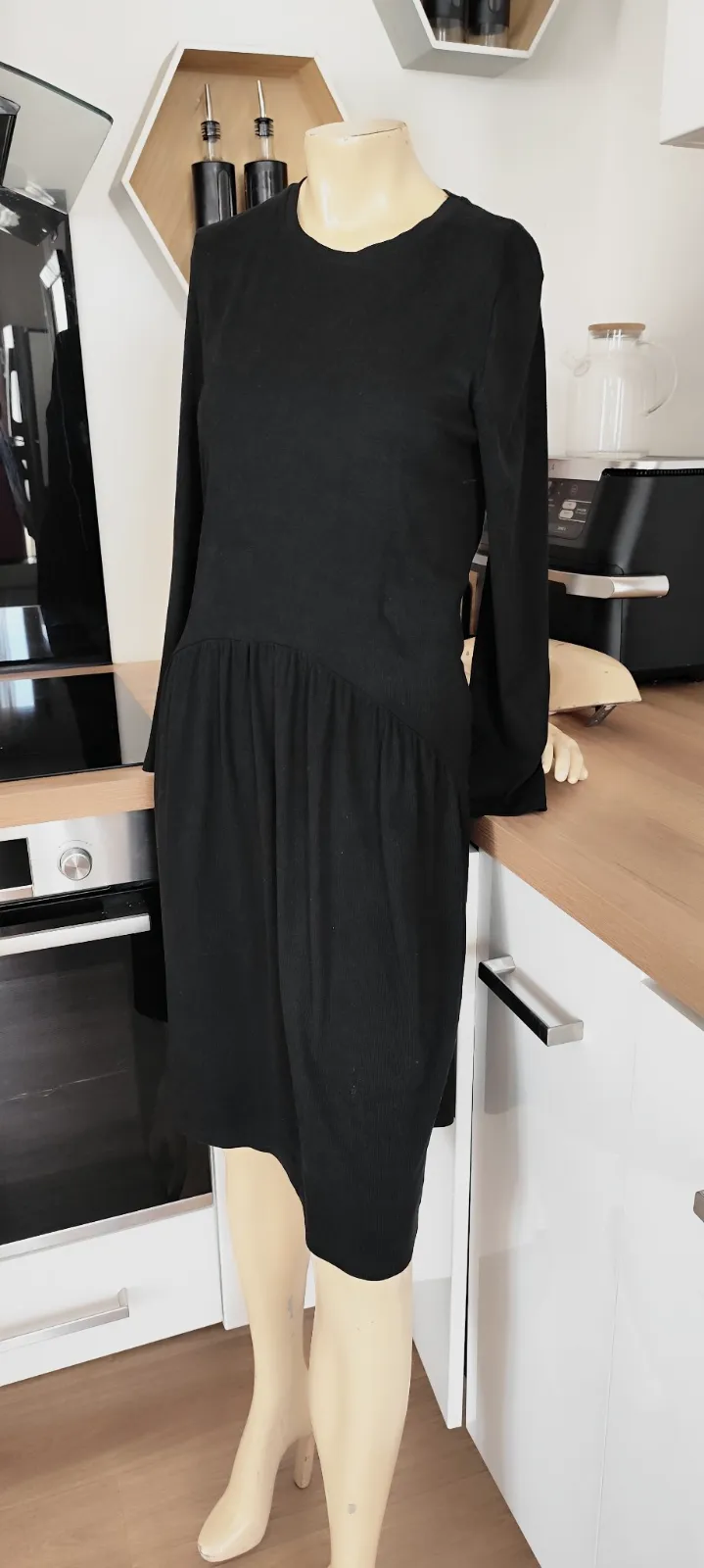 superbe robe noir taille 38  96 % polyestere 4 % elasthane  (1) – independante – taille M 3