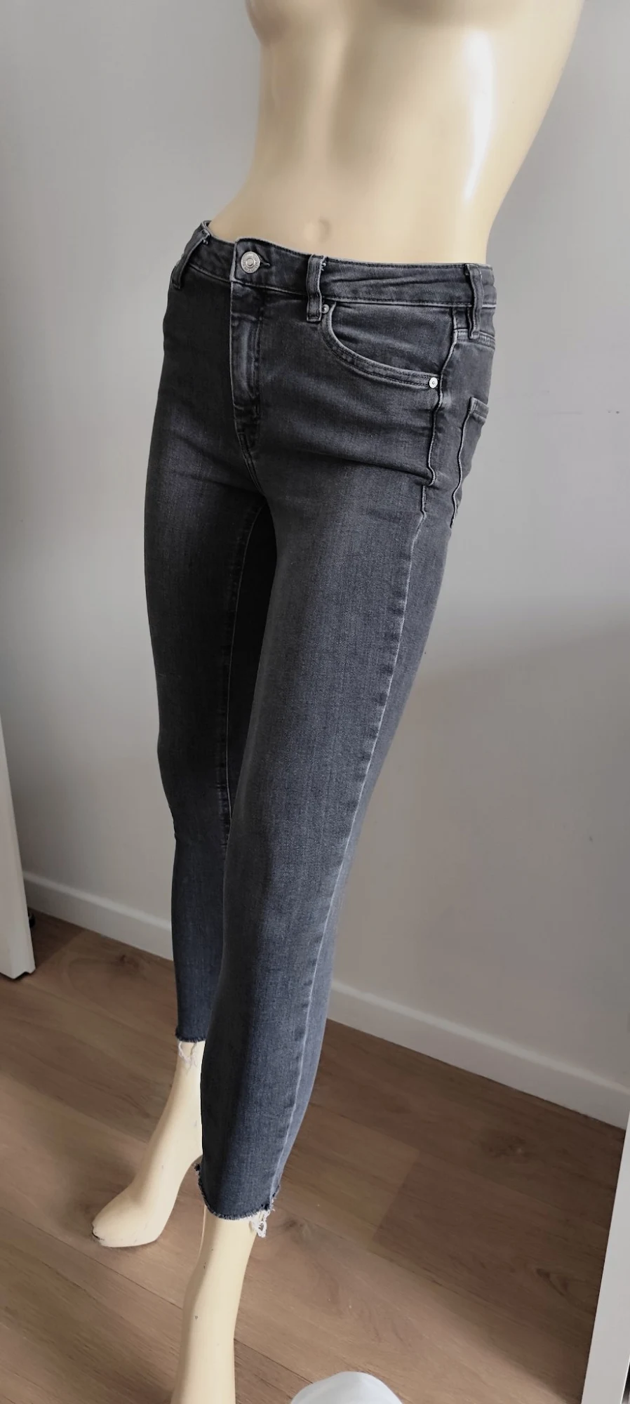 superbe pantalon jeans mango model isa taille 36 