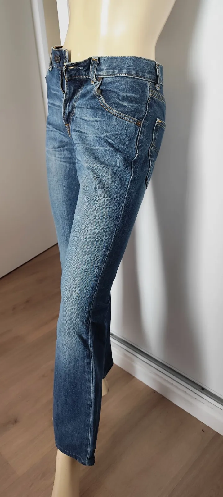 superbe pantalon en jeans levis taille  26 x 32 taille 36 100 % coton  (1) – Levi's – taille 36 4