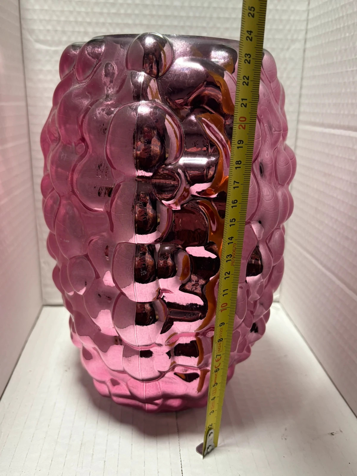 Jarrón de cristal rosa metalizado relieve abultado (24 cm) 3