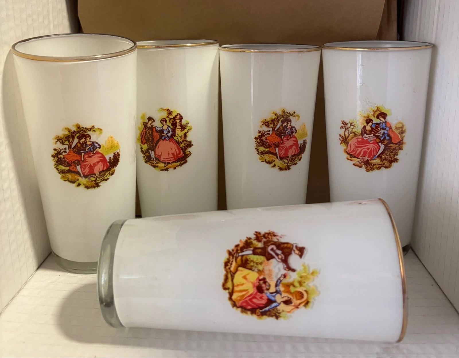 5 vasos de opalina vintage con dibujos y filo dorado
