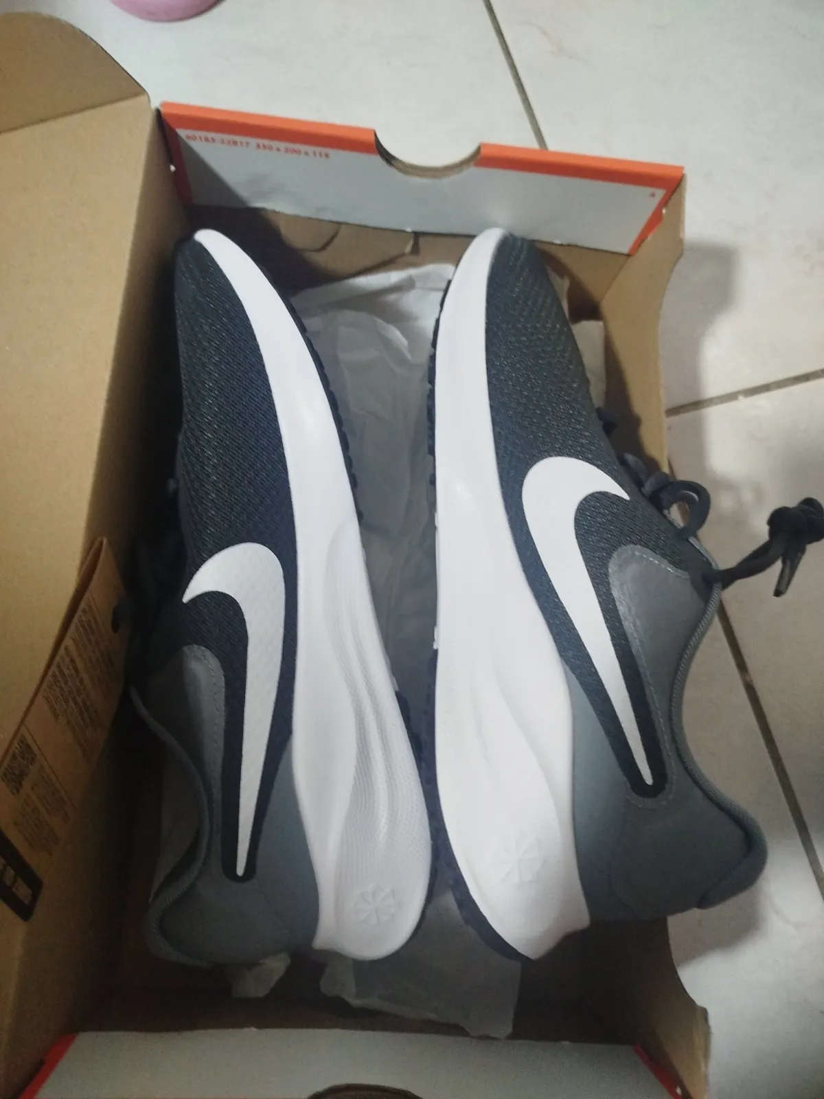 Baskets Nike Revolution 7 Noir et Gris – Nike – taille EU 41 4