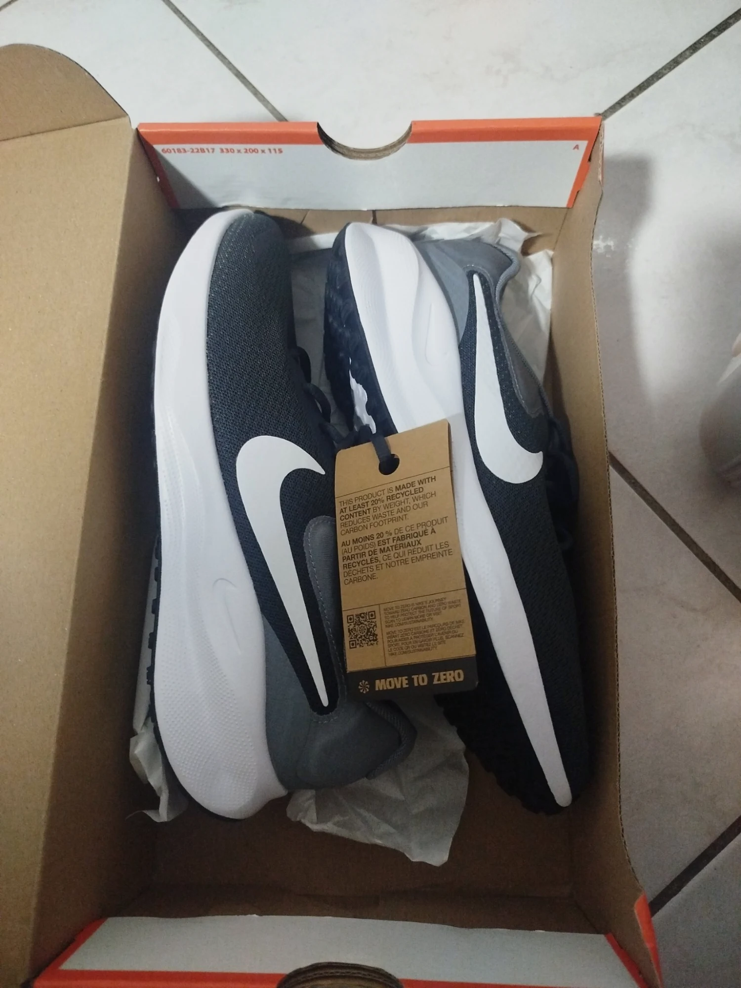 Baskets Nike Revolution 7 Noir et Gris