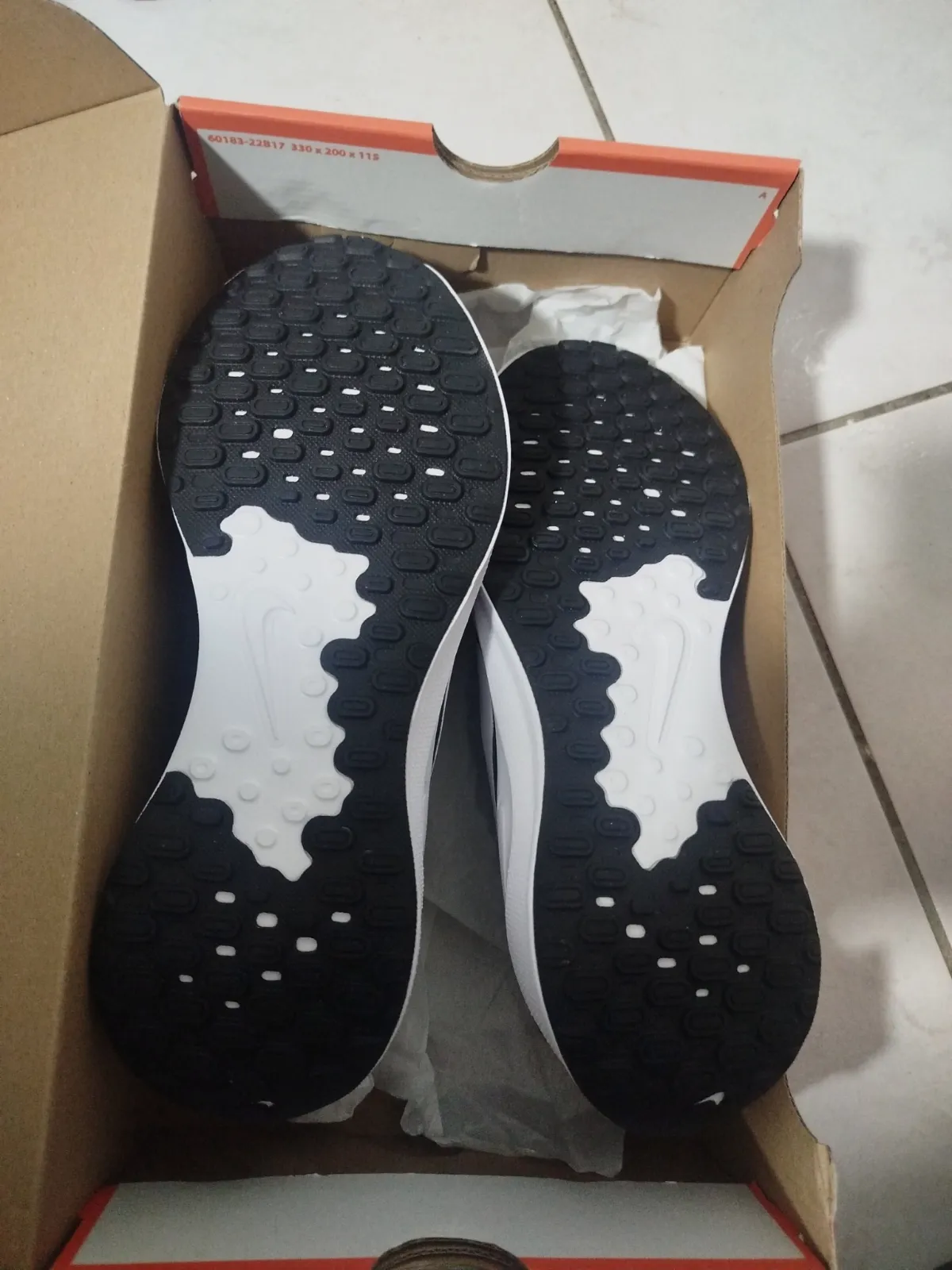 Baskets Nike Revolution 7 Noir et Gris – Nike – taille EU 41 5