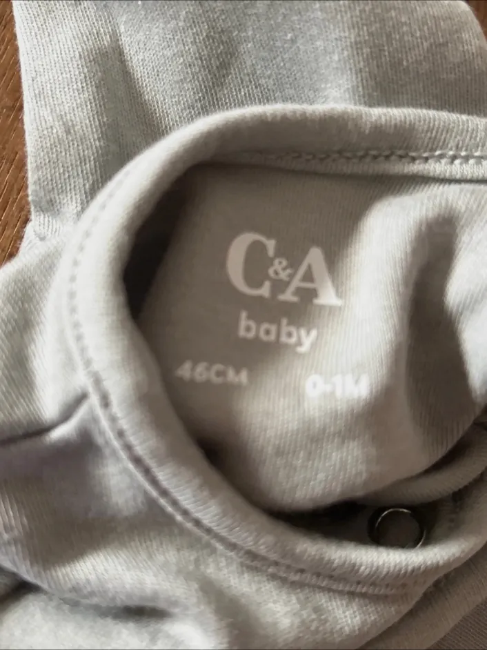 Lot de trois pyjamas bébé – C&A – gris, beige, blanc 5