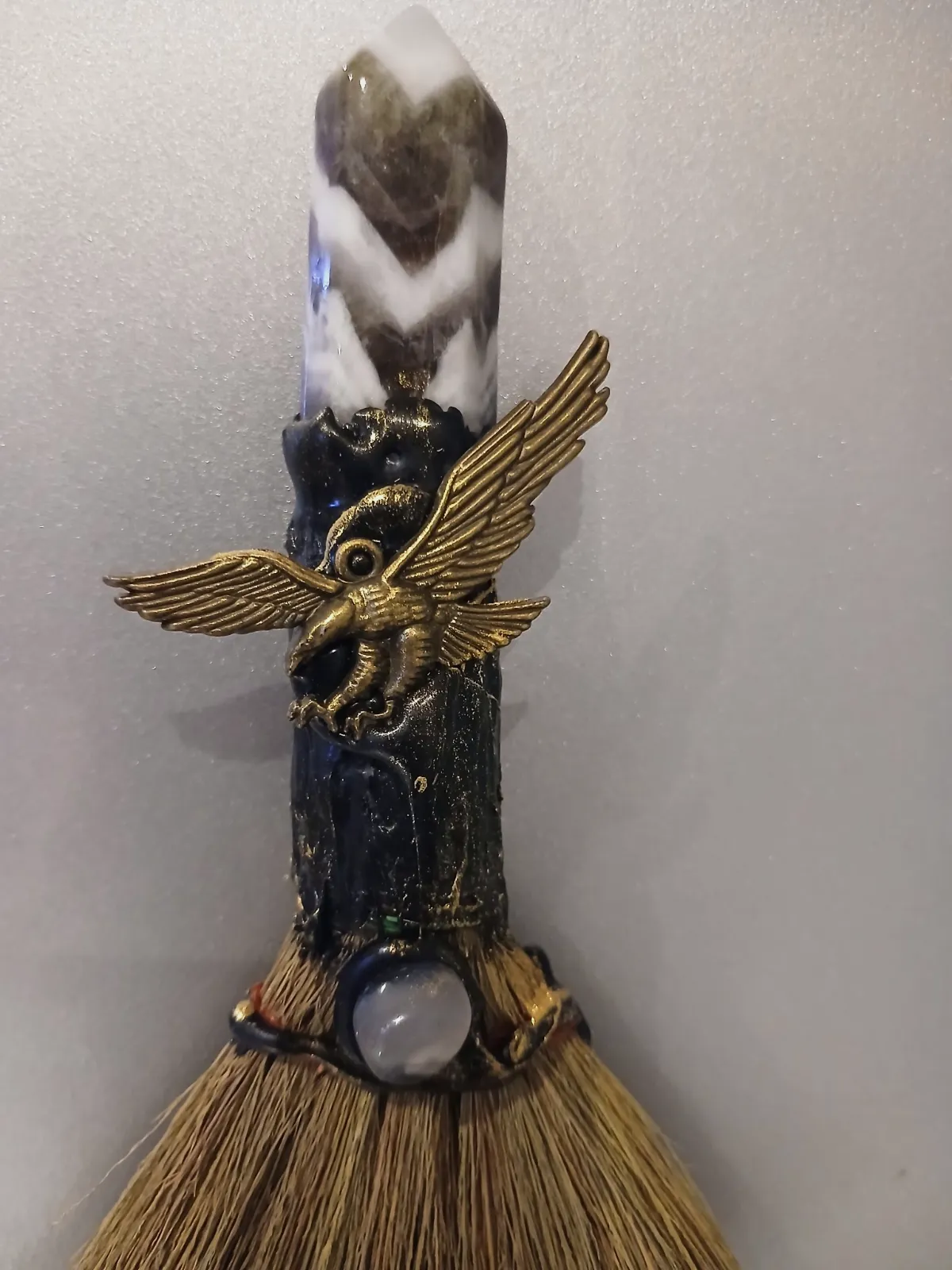 Balai décoratif artisanal avec cristal et oiseau – sans marque 3