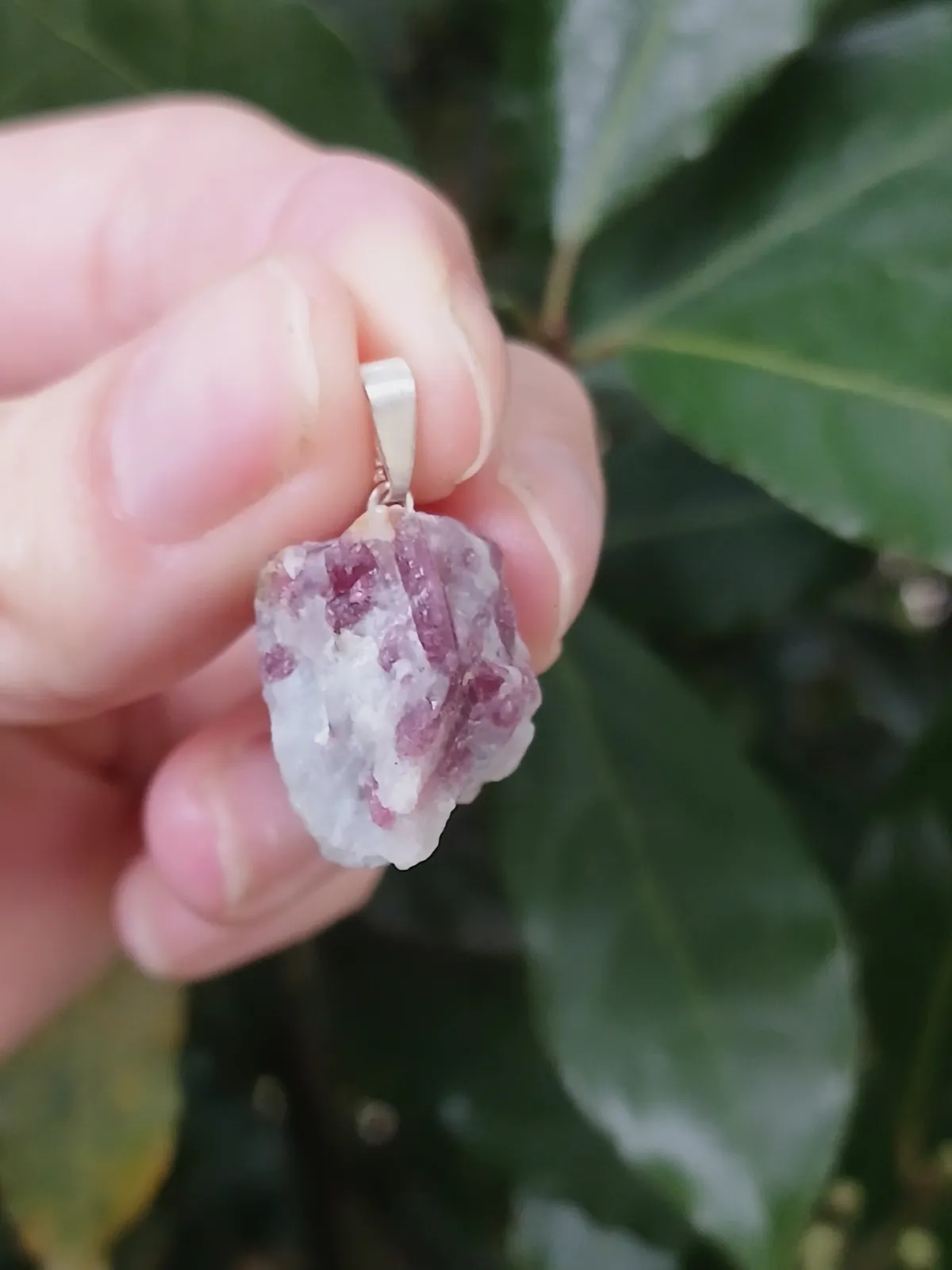 Pendentif en pierre brute tourmaline rose – sans marque – taille Taille unique 2