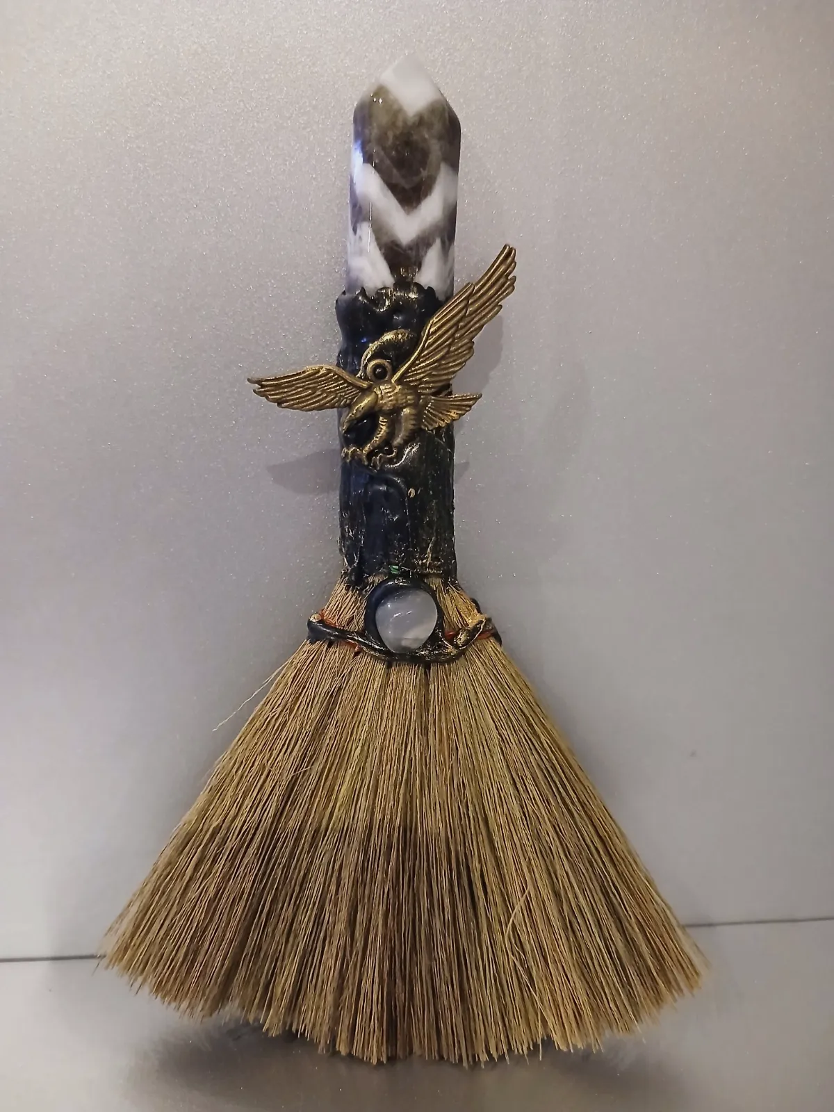 Balai décoratif artisanal avec cristal et oiseau – sans marque 2