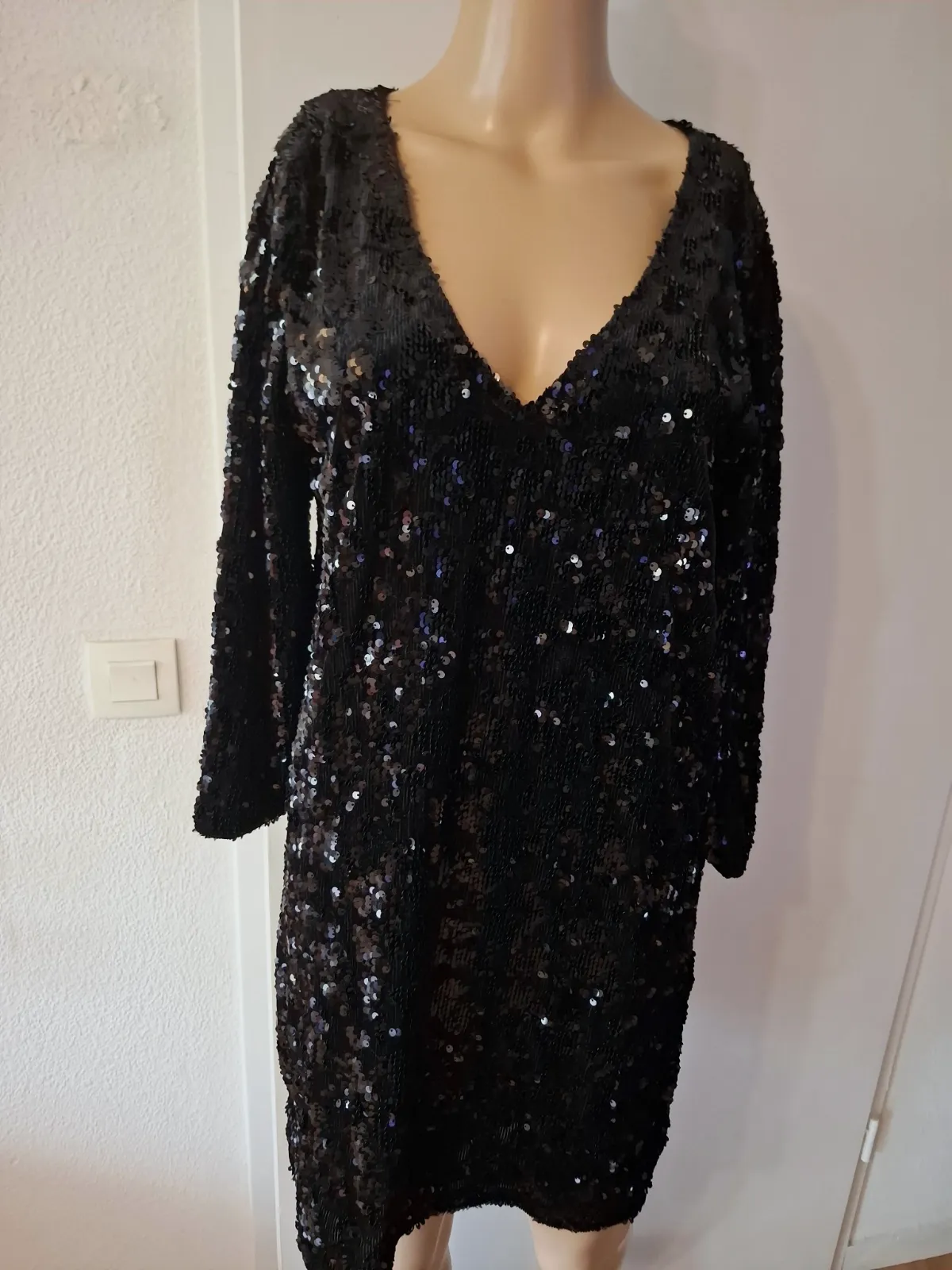 Robe à sequin atelier noir  evene taille s/m en très bon état – Atelier evene – taille S 4