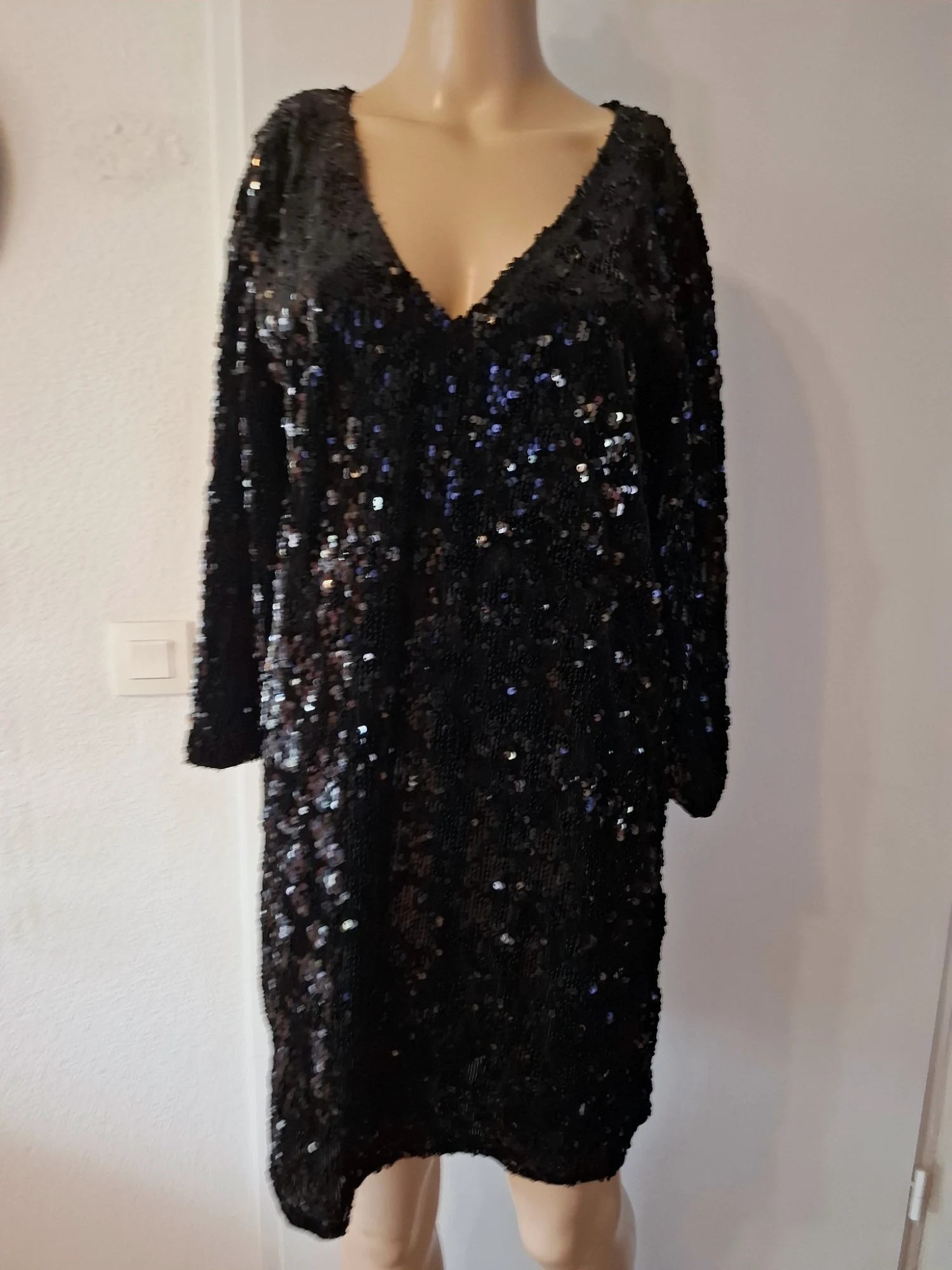 Robe à sequin atelier noir  evene taille s/m en très bon état
