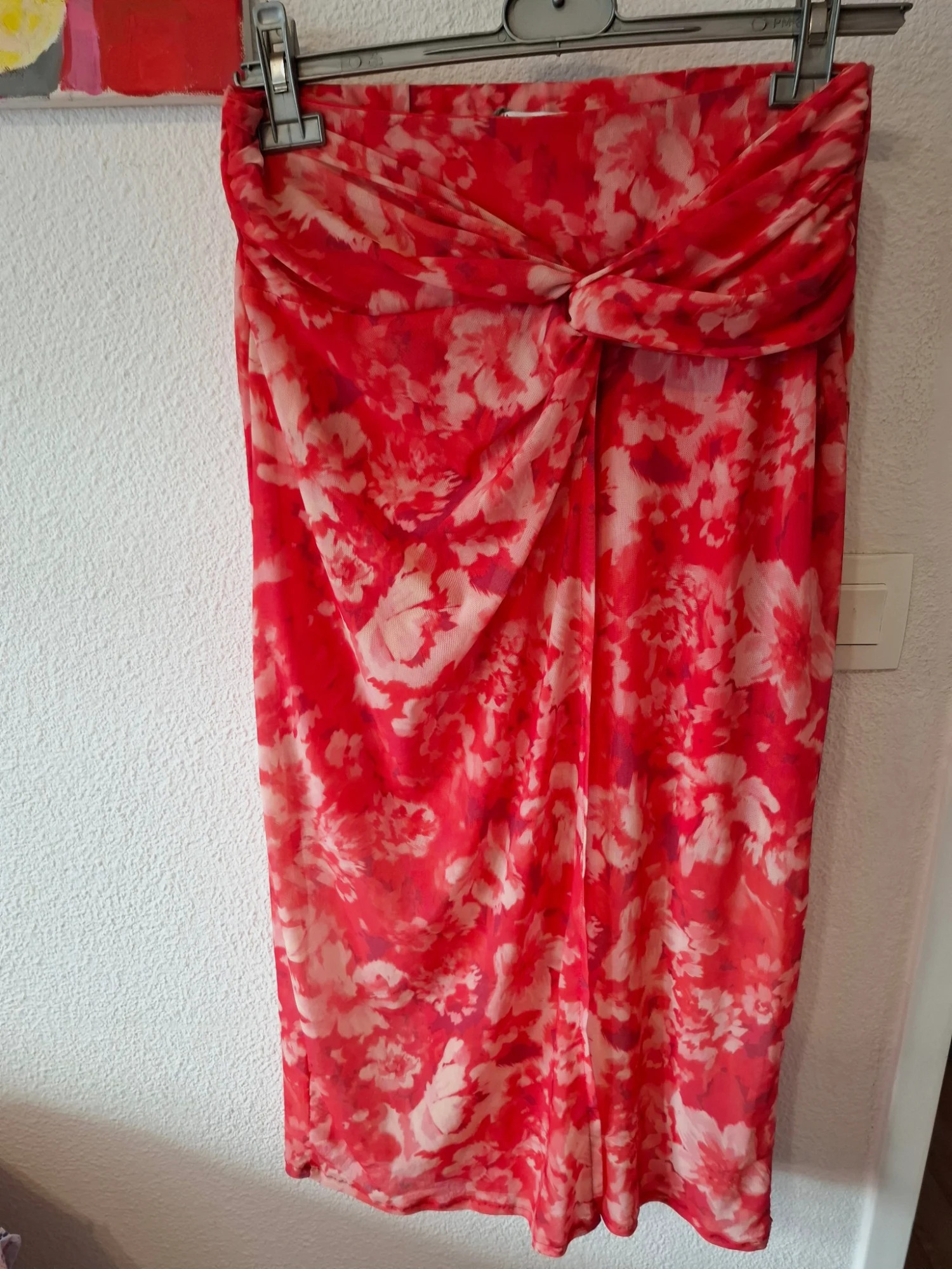 Jupe midi stradivarius fleuri taille s en très bon état