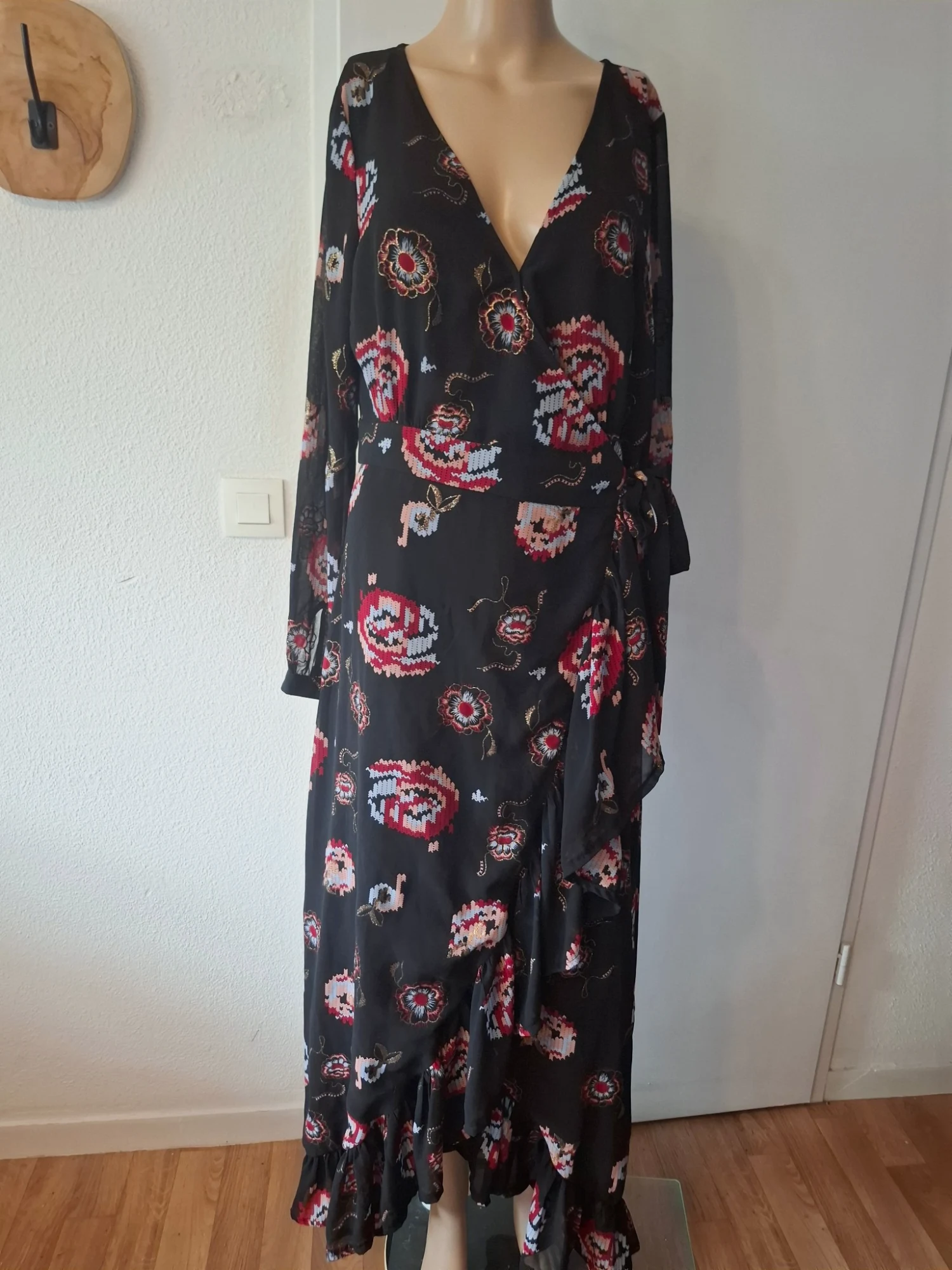 Robe longue les petites bombes fleuri taille M en tres bon etat