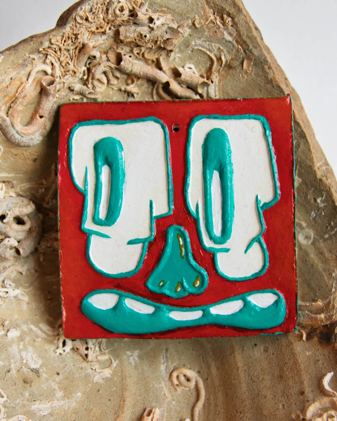 Escultura Cerámica Abstracta Ojos Grandes - Decoración Roja y Turquesa Pop Art / Ecléctica – Art 2
