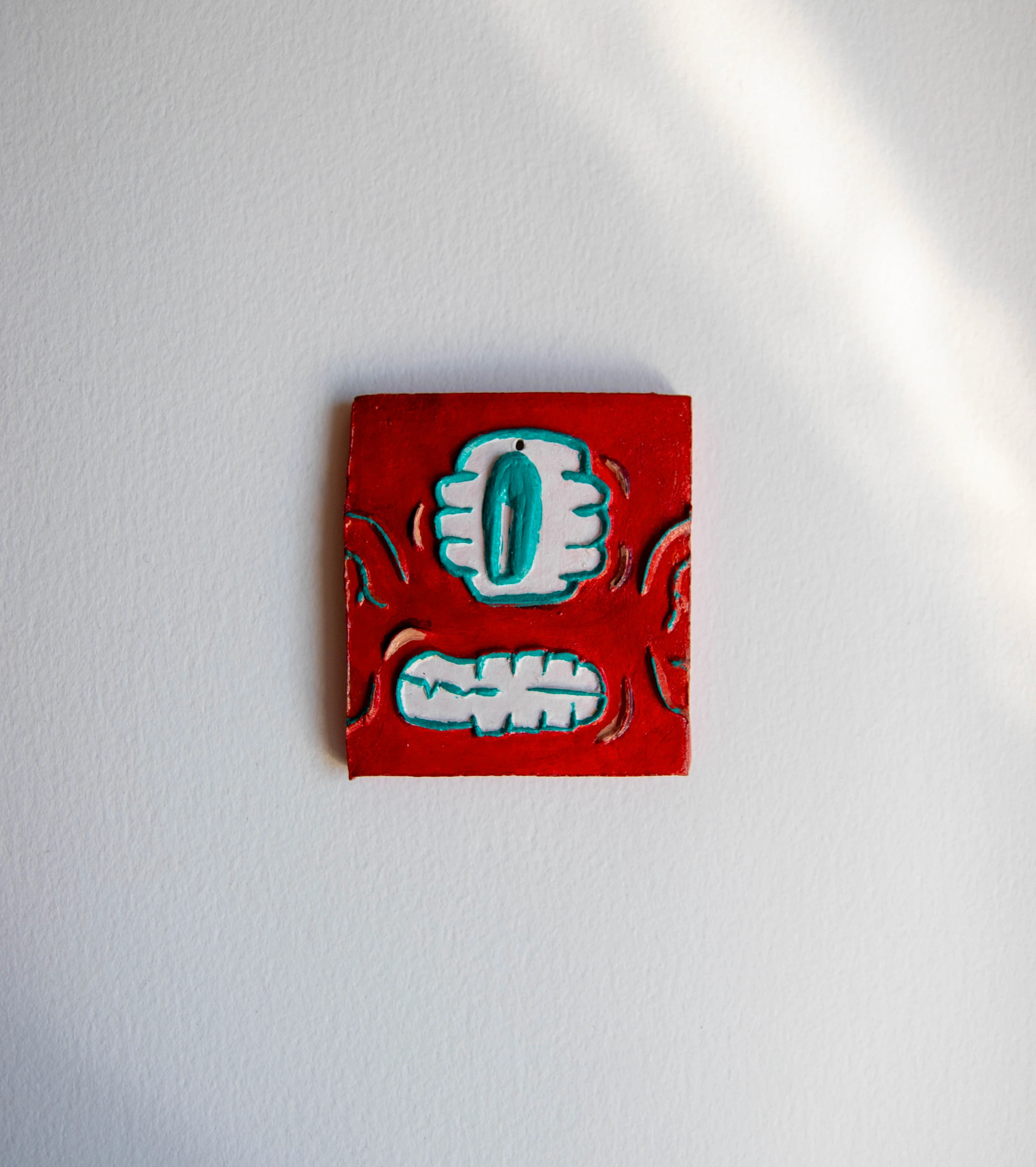 Escultura Cerámica Abstracta Ojo y Dientes - Decoración Roja y Turquesa Japandi / Pop Art – Art 4