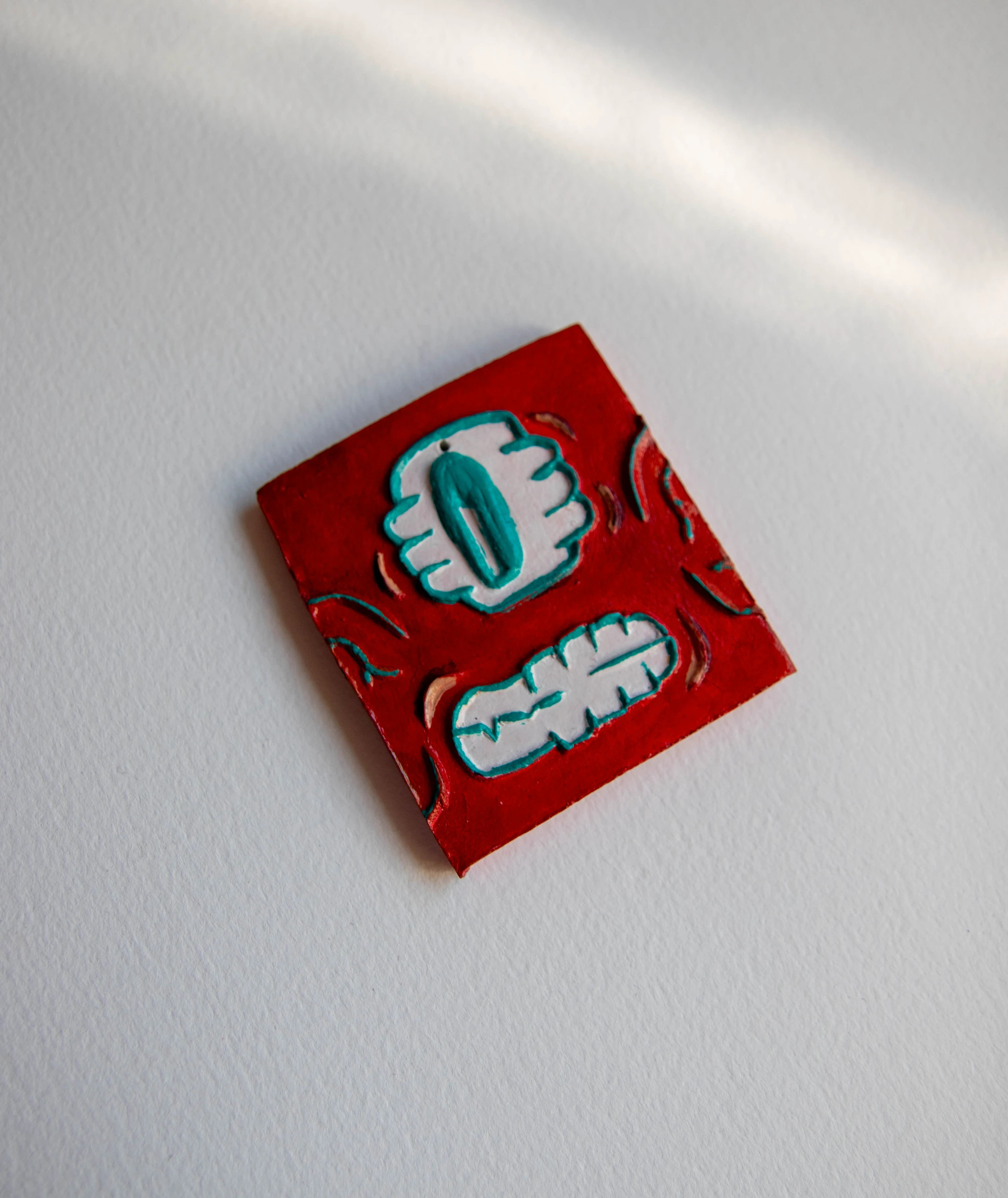Escultura Cerámica Abstracta Ojo y Dientes - Decoración Roja y Turquesa Japandi / Pop Art – Art 5