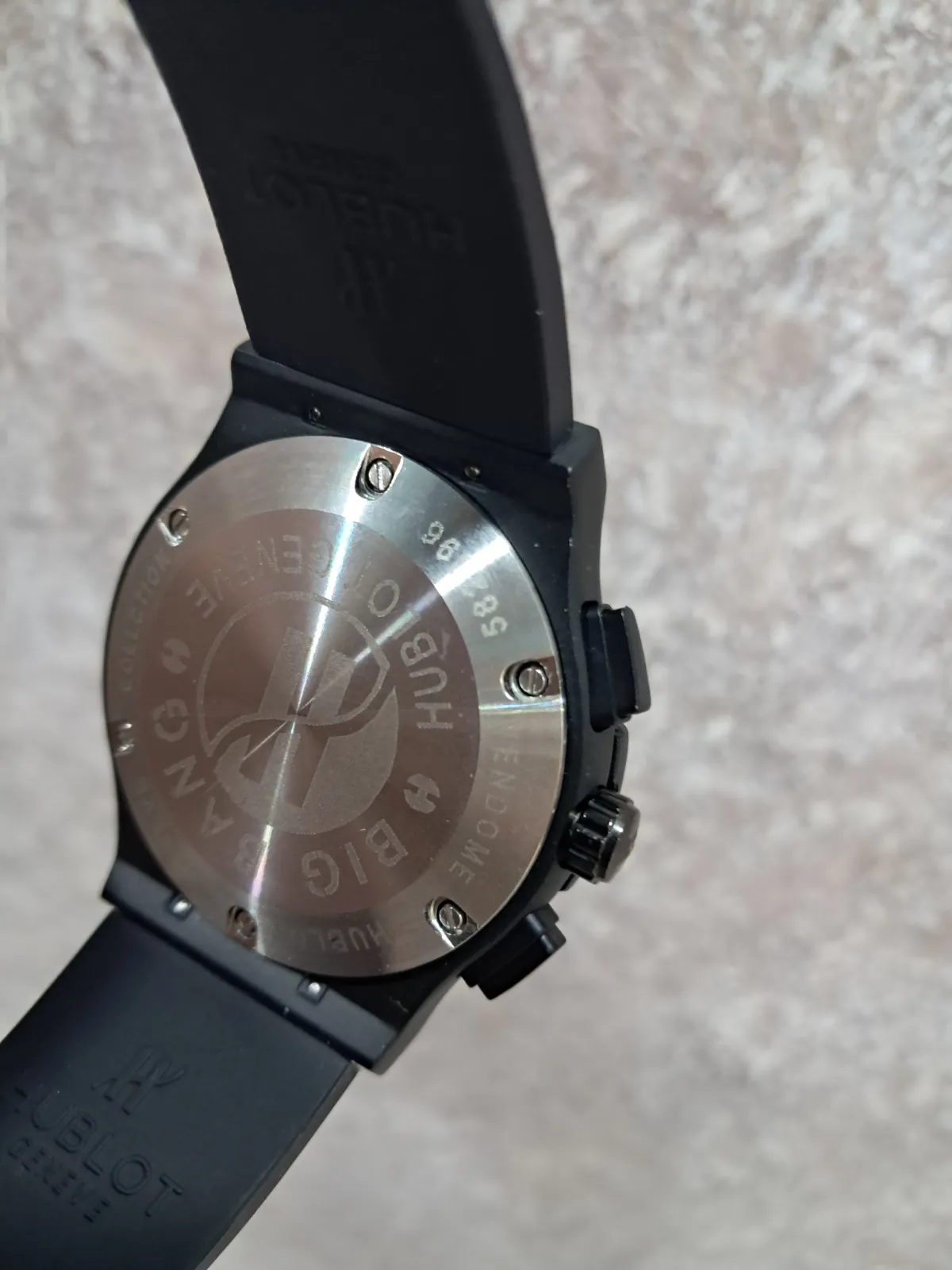 Montre chronographe noire Hublot 8