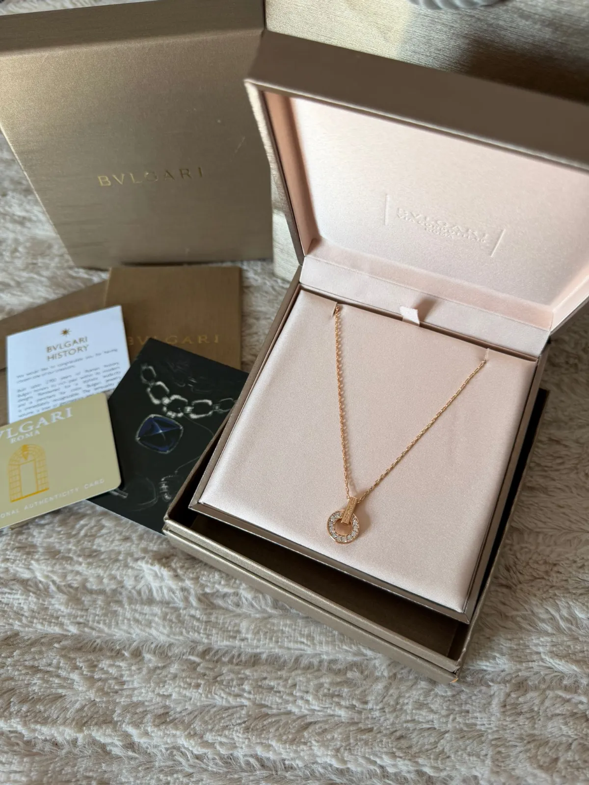 Collier Bvlgari or rose pendentif