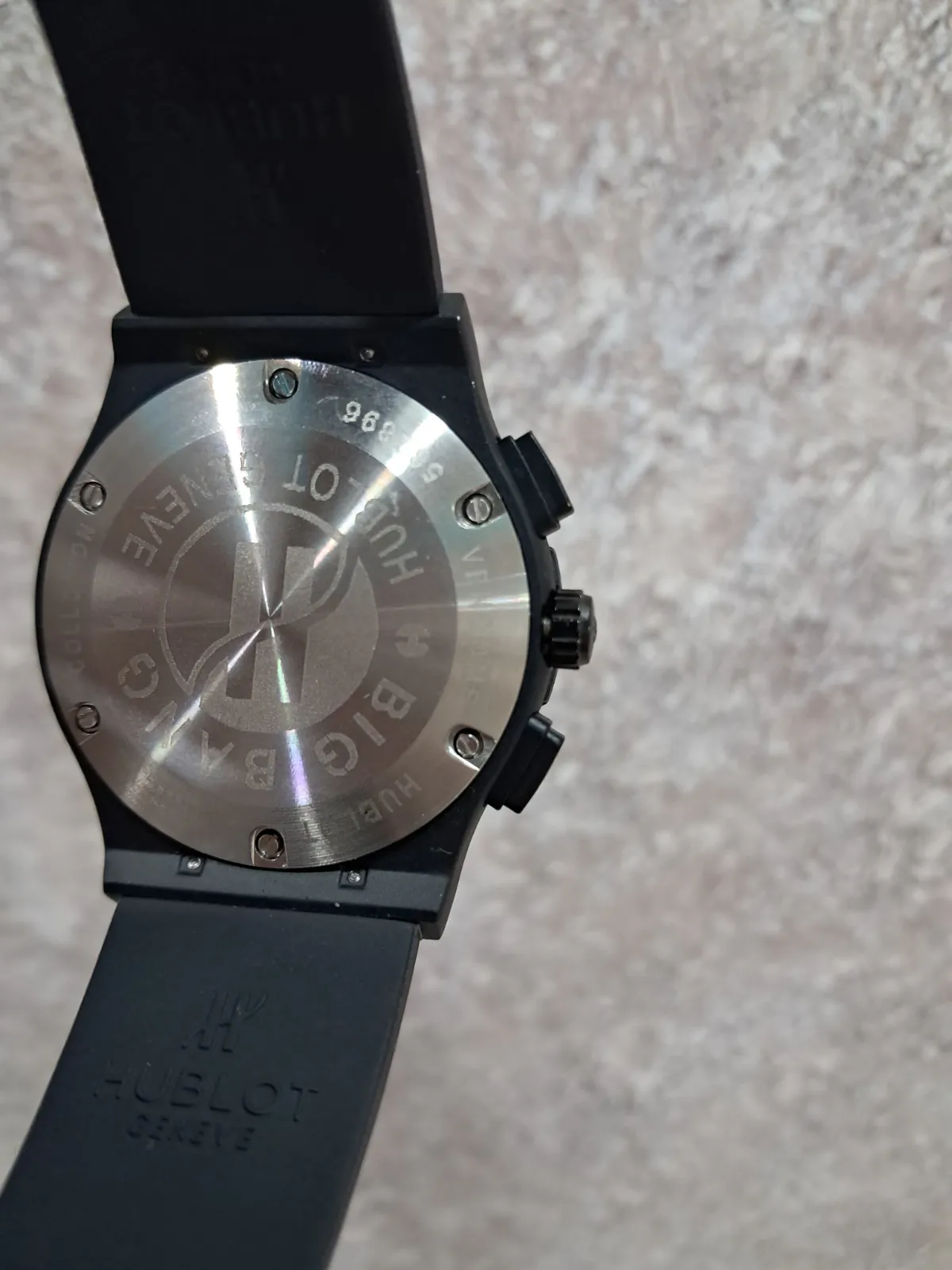 Montre chronographe noire Hublot 9