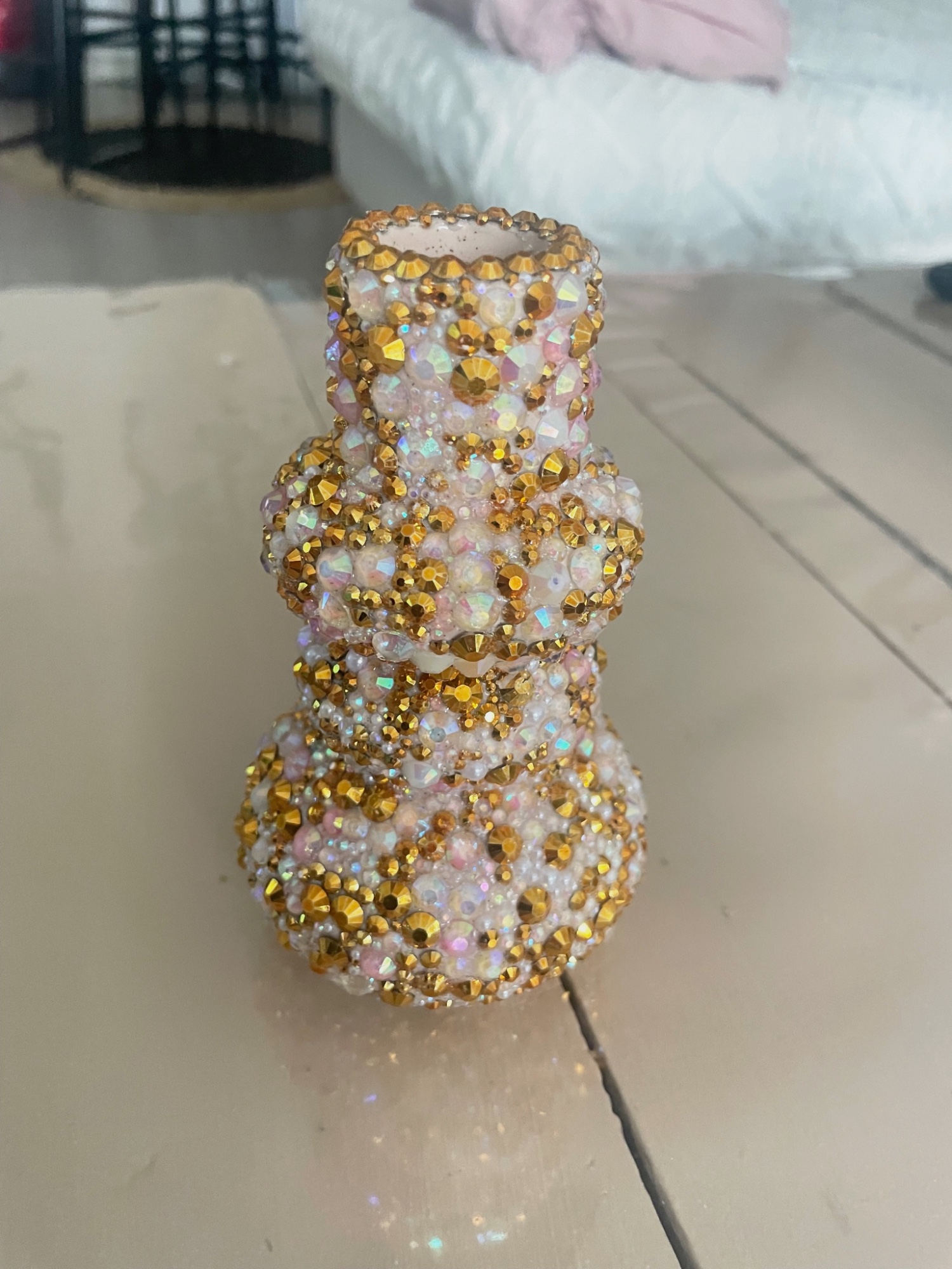 Bougeoirs décoratif orné de strass et perles dorées