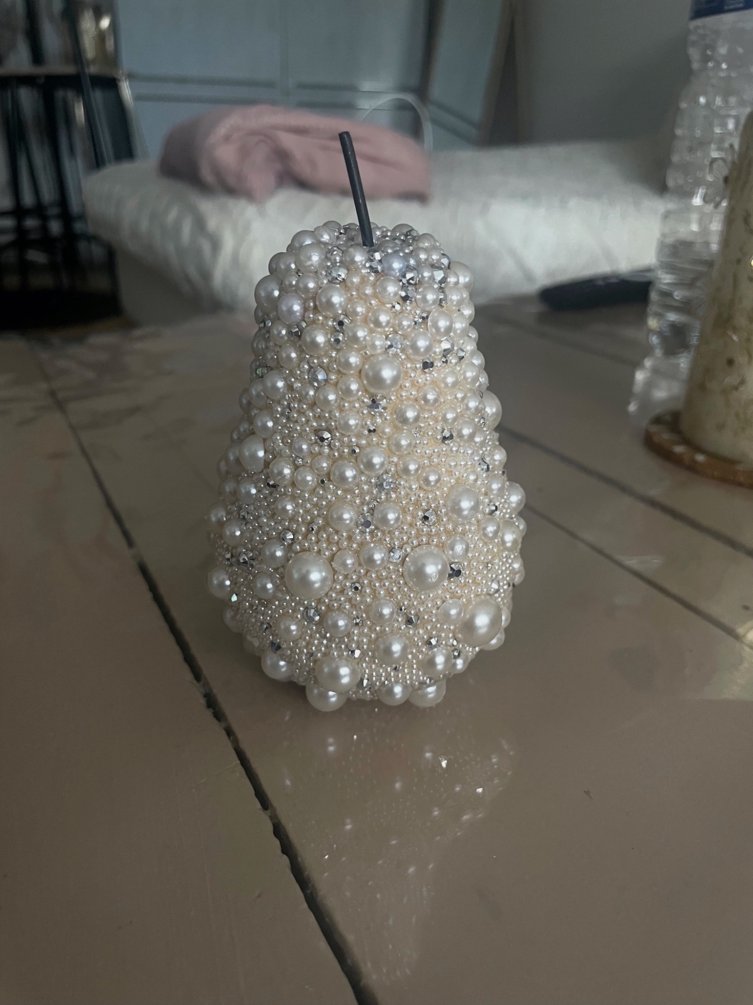 Poire décorative en perles et strass