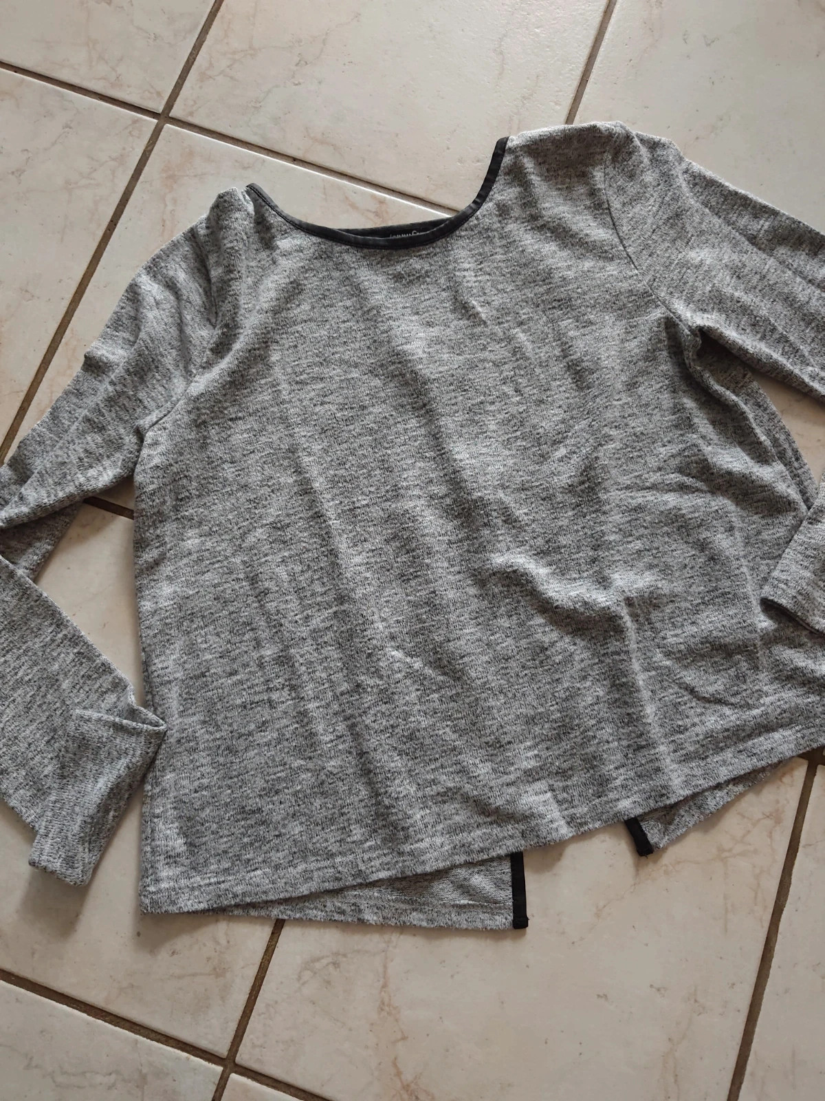 Haut gris