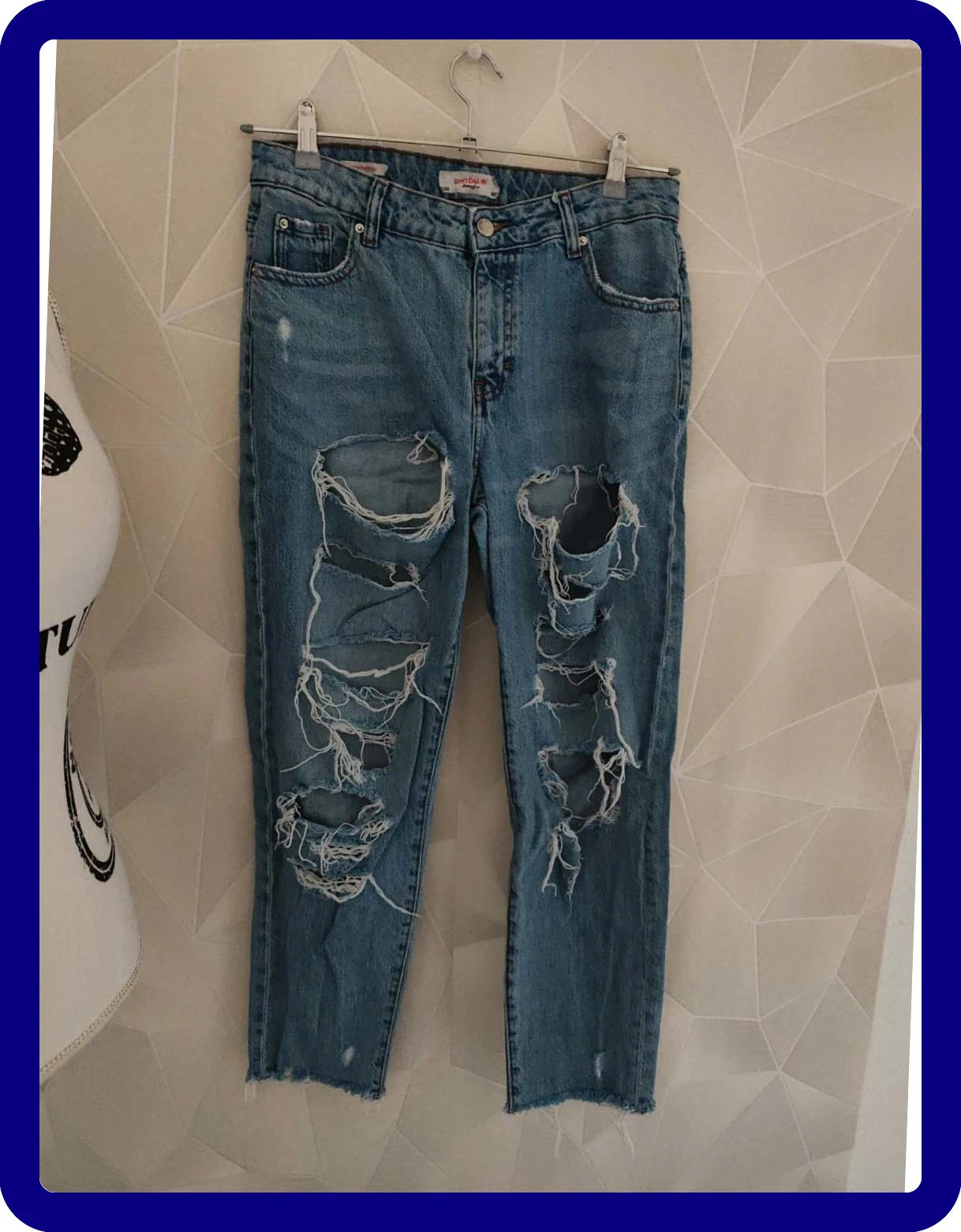 Pantalon troué
