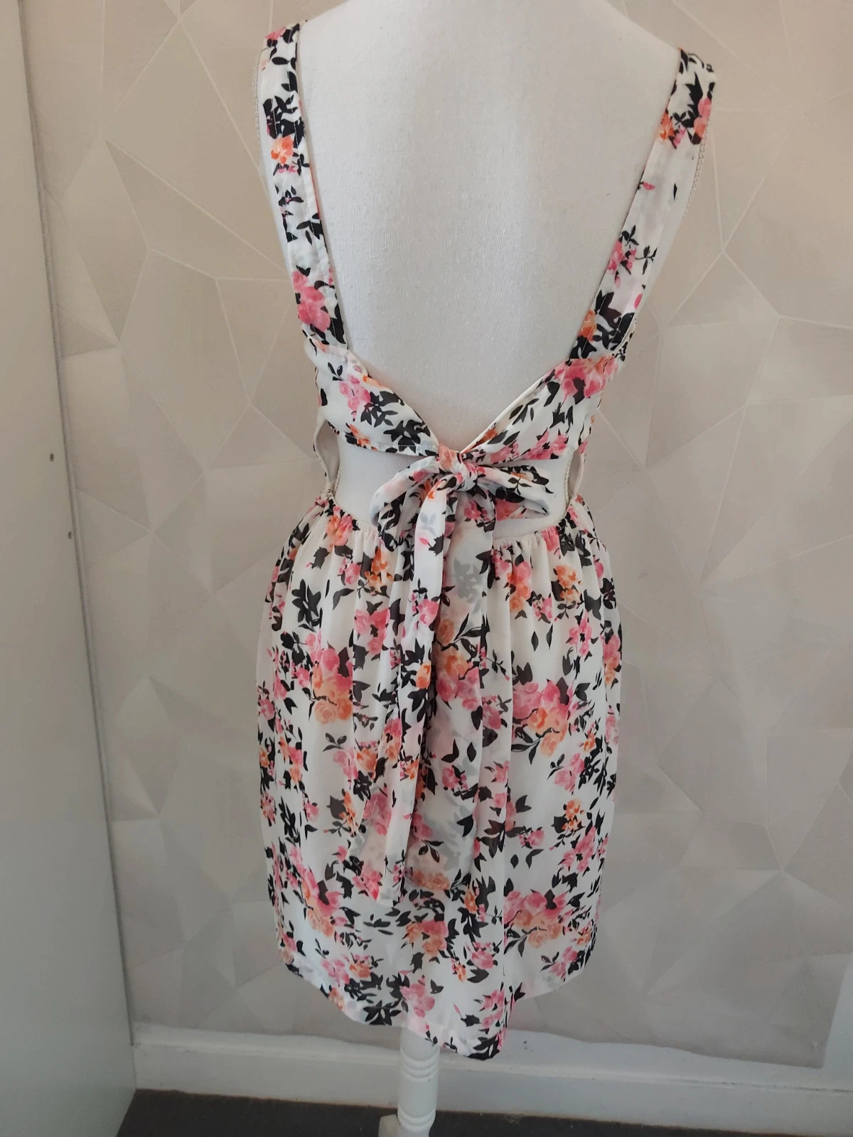 Robe a fleurs – Jennyfer – taille S / 36 / 8 4