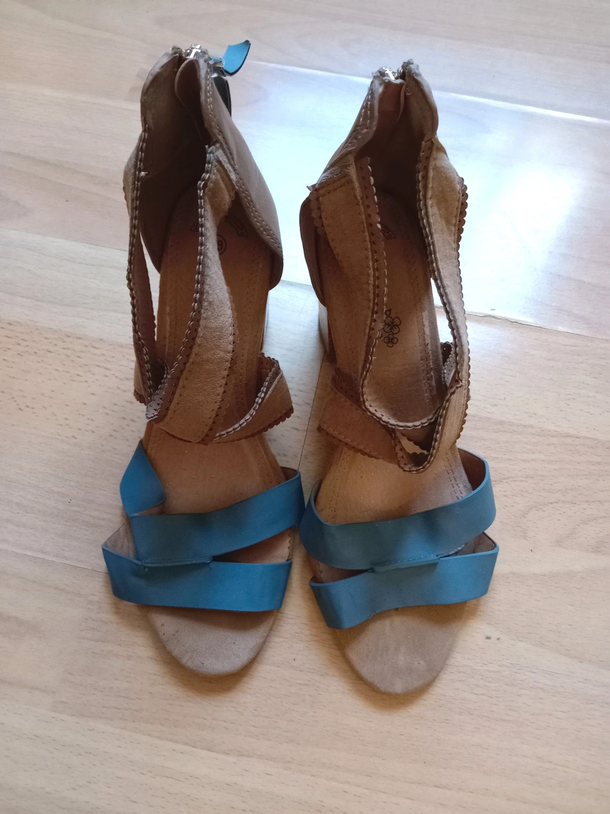 Sandales a talons carré semelle cuir
