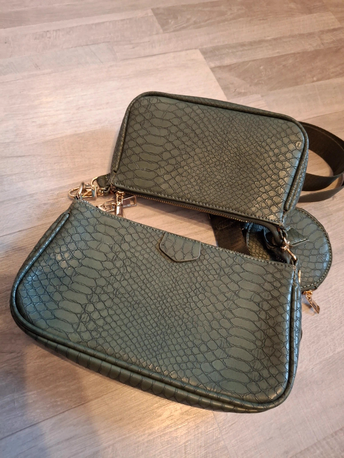 Petite pochette kaki 2 en 1 façon crocodile tendance – Tendance 2