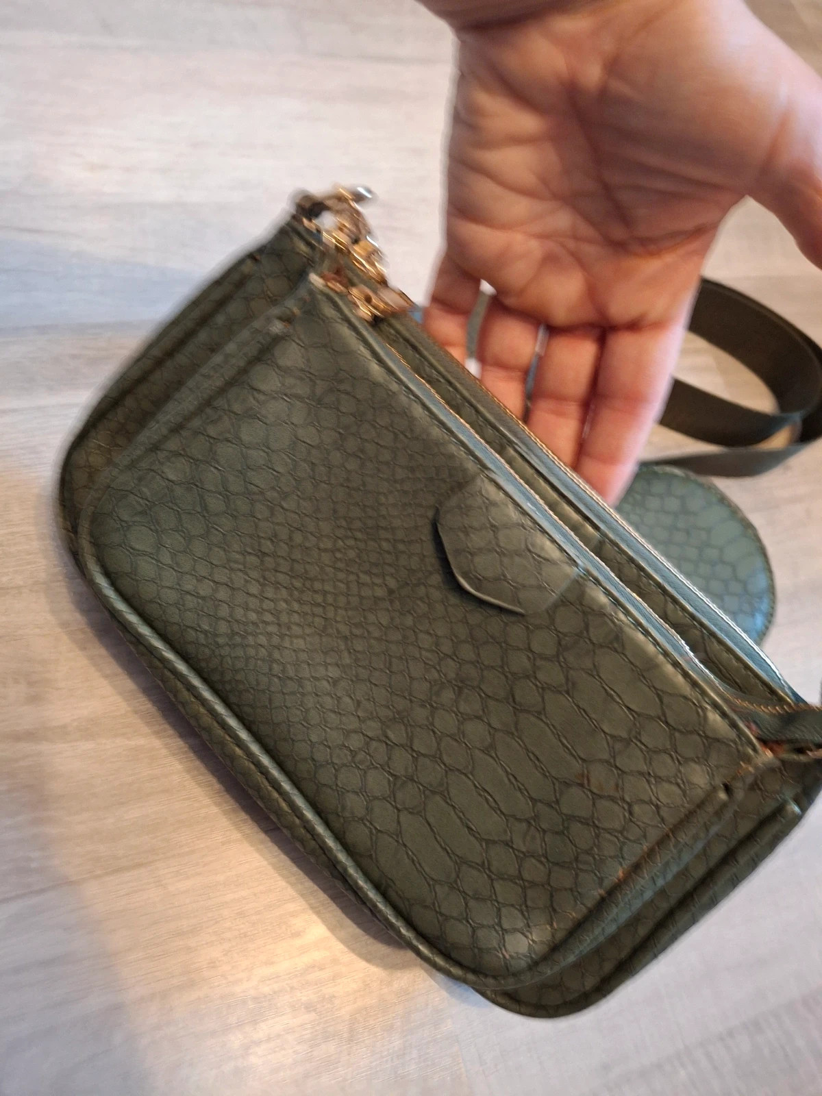 Petite pochette kaki 2 en 1 façon crocodile tendance – Tendance 4