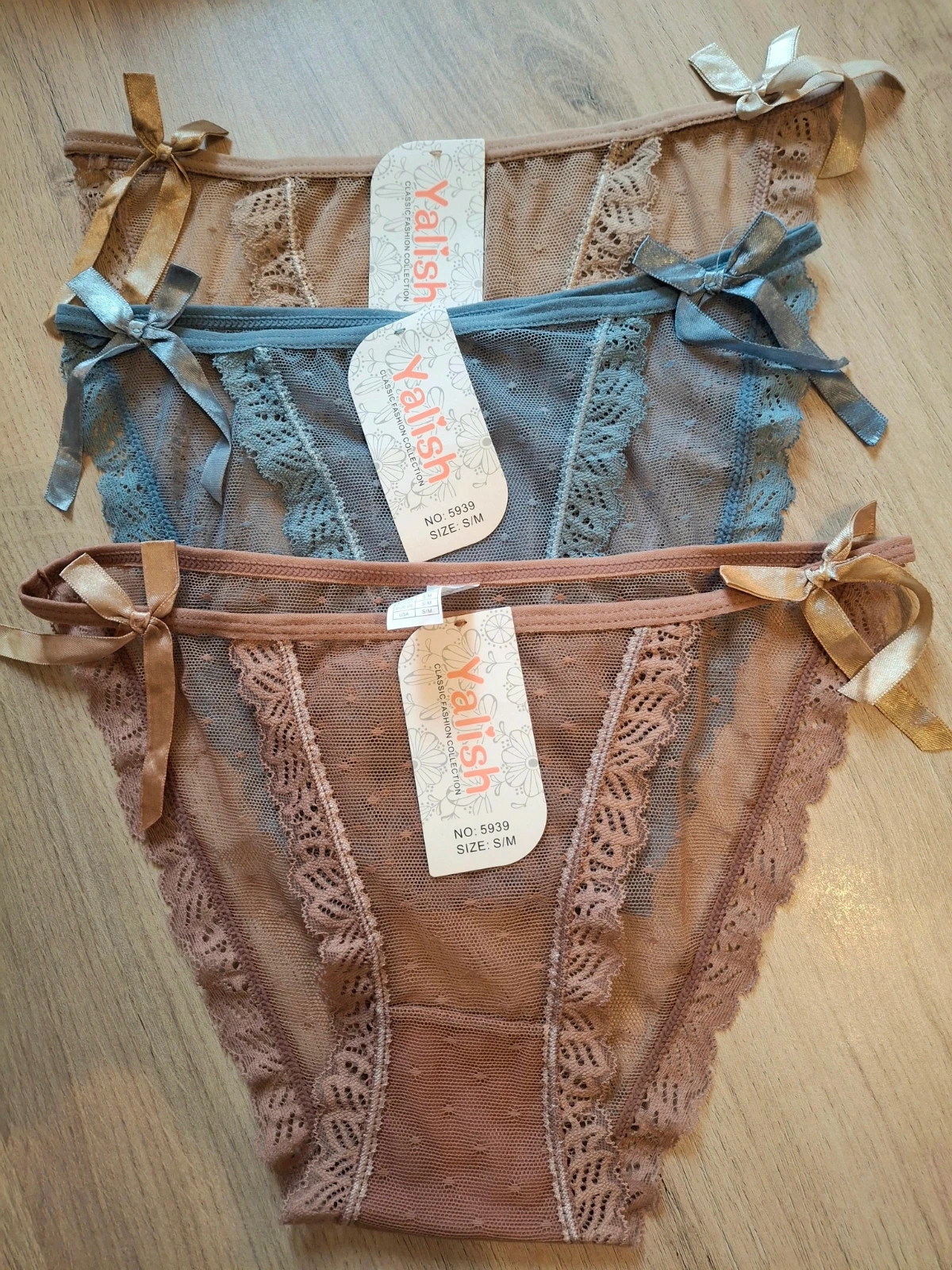 Lot de tanga dentelle fine avec détails nœud