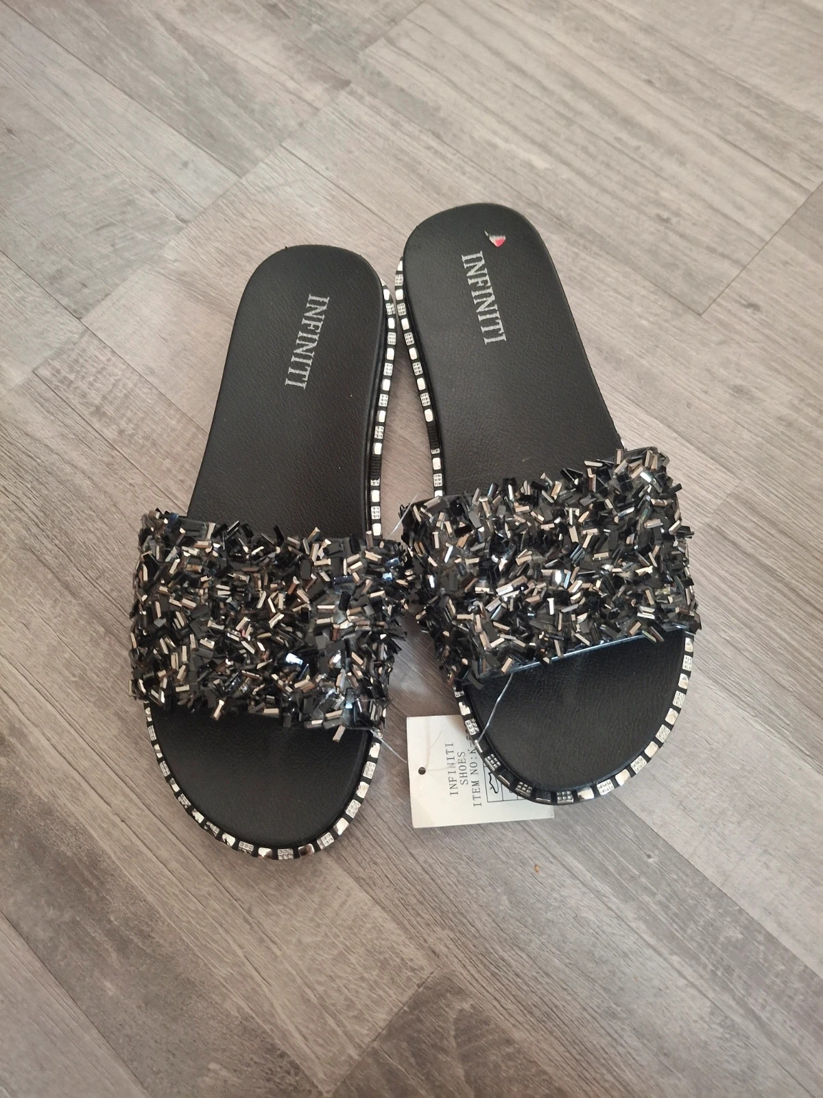 Nue pieds noir a semelle strass