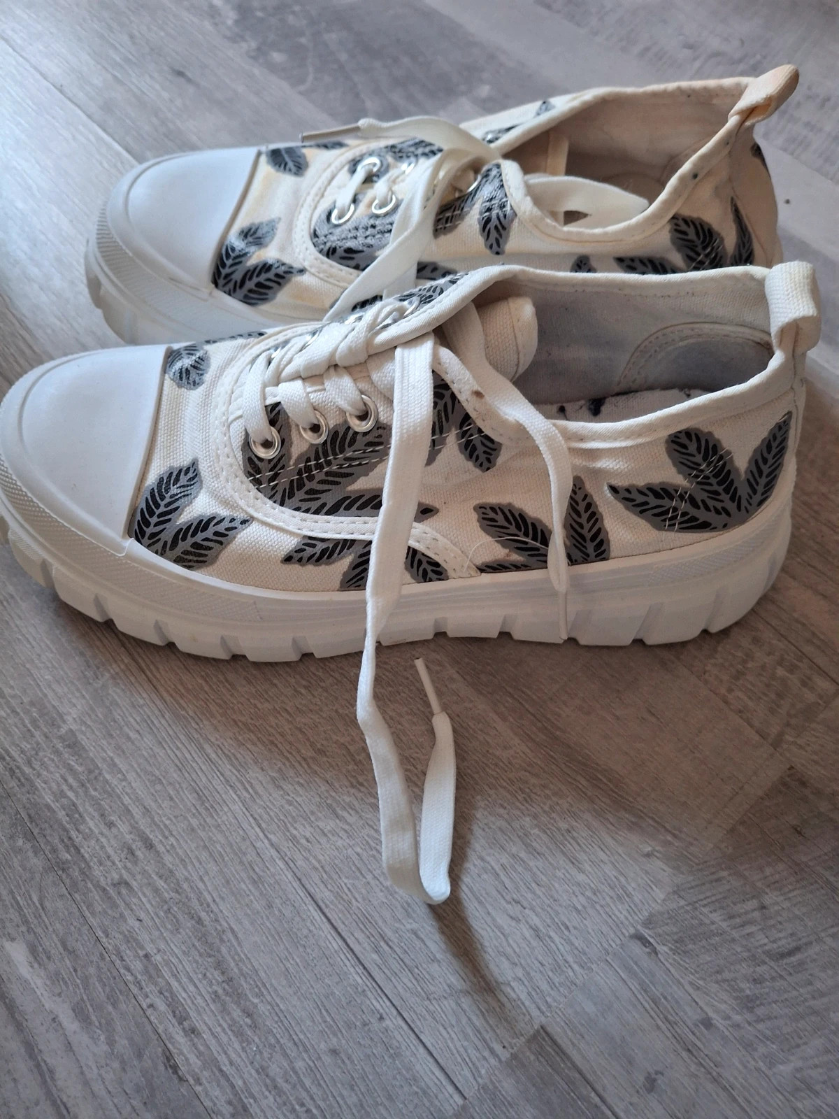 Baskets blanches fleurs a plate-forme – Tendance – taille 37 2
