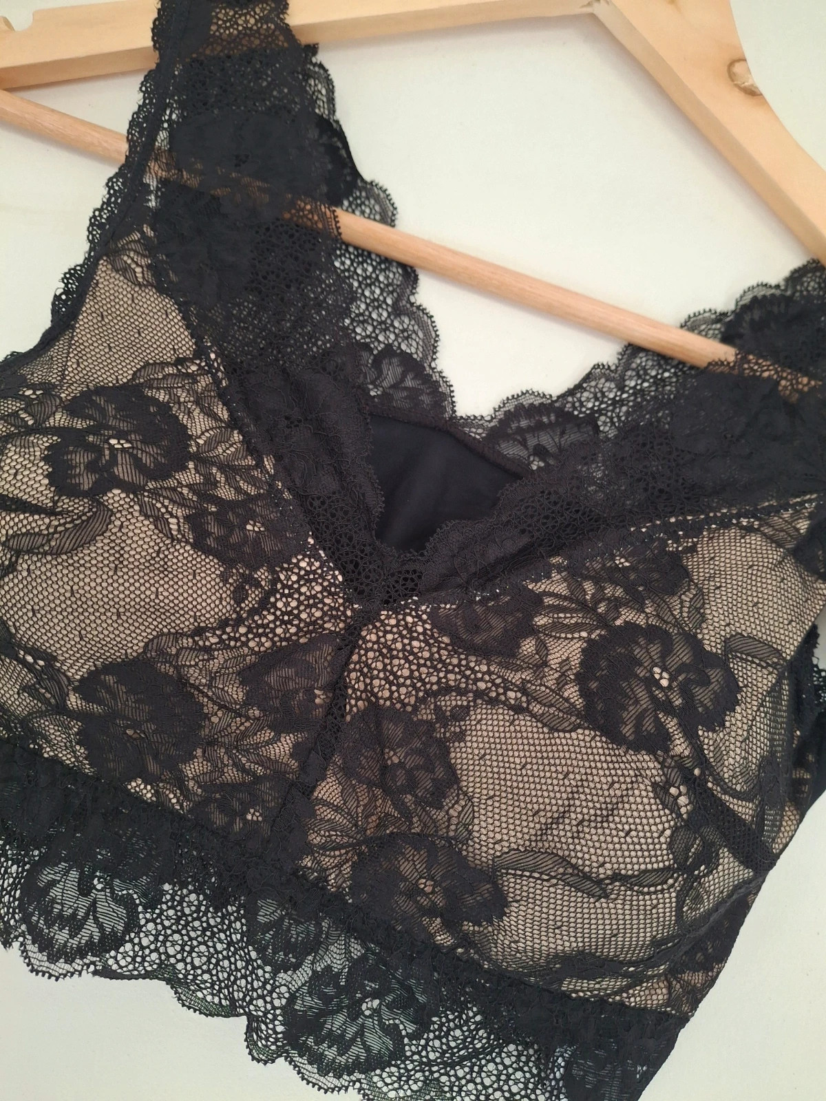 Brassière dentelle noire et beige 2