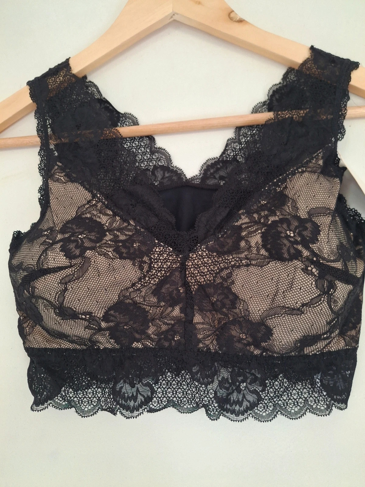 Brassière dentelle noire et beige